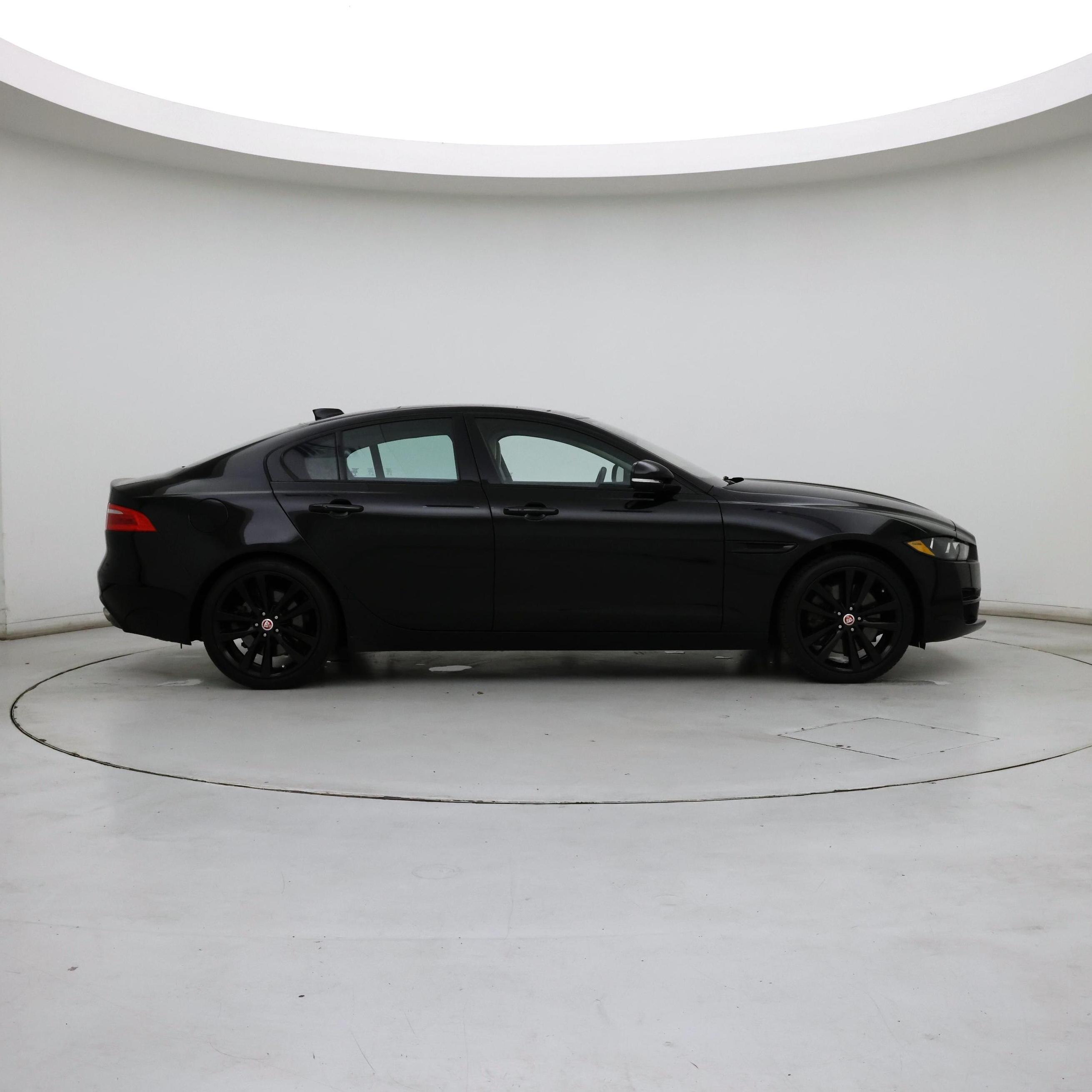 Thumbnail: 2017 Jaguar XE - 7