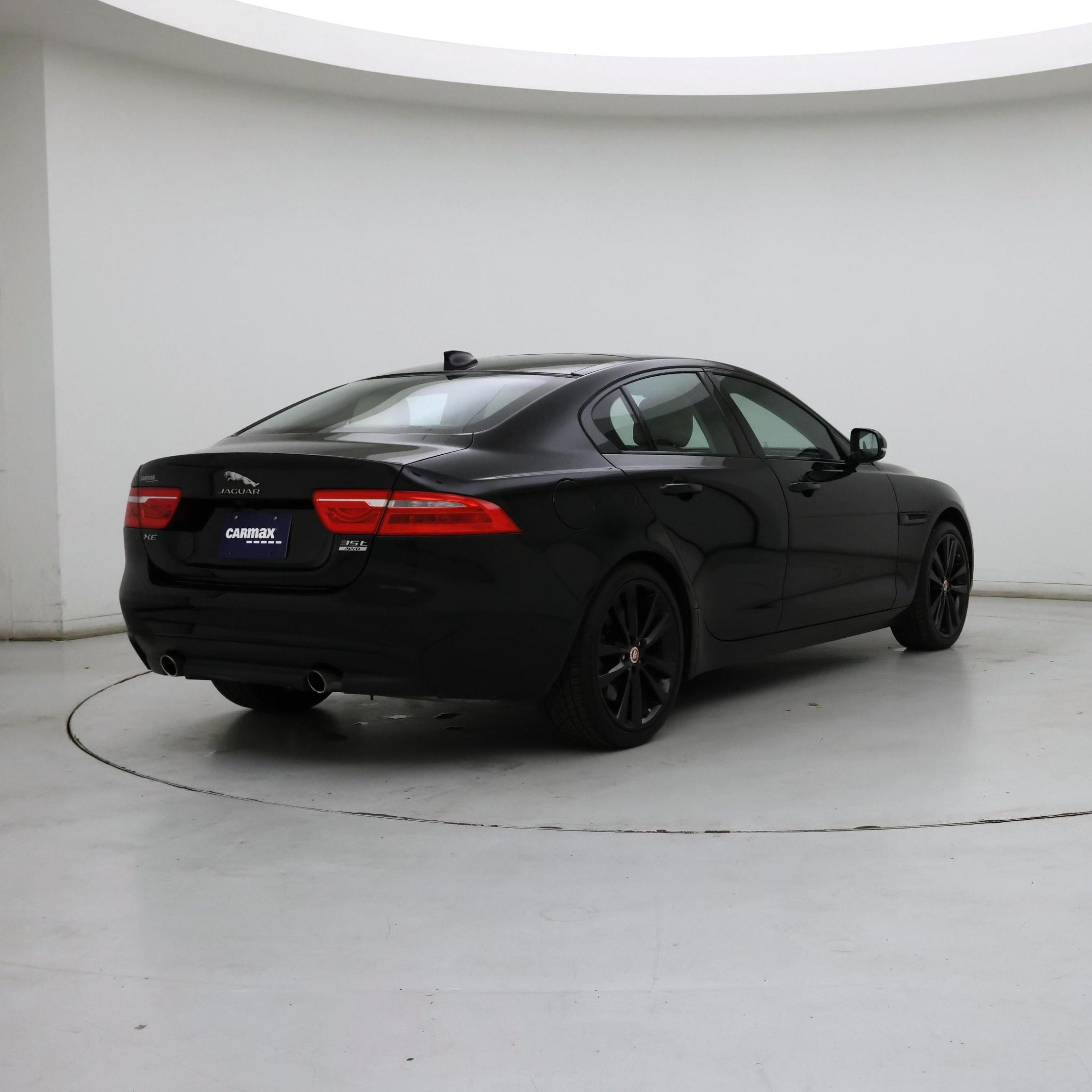 Thumbnail: 2017 Jaguar XE - 8