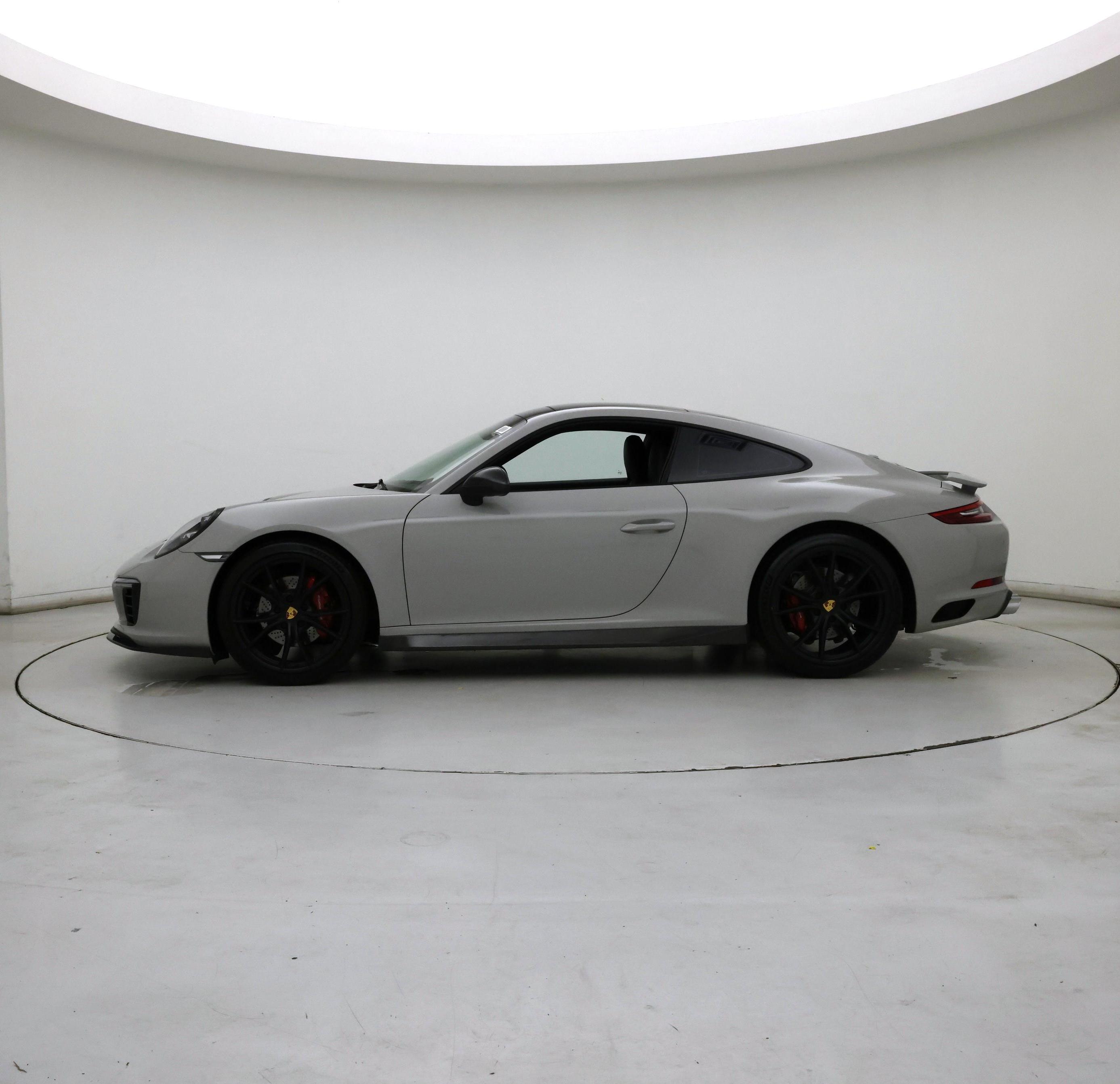 Thumbnail: 2018 Porsche 911 - 3