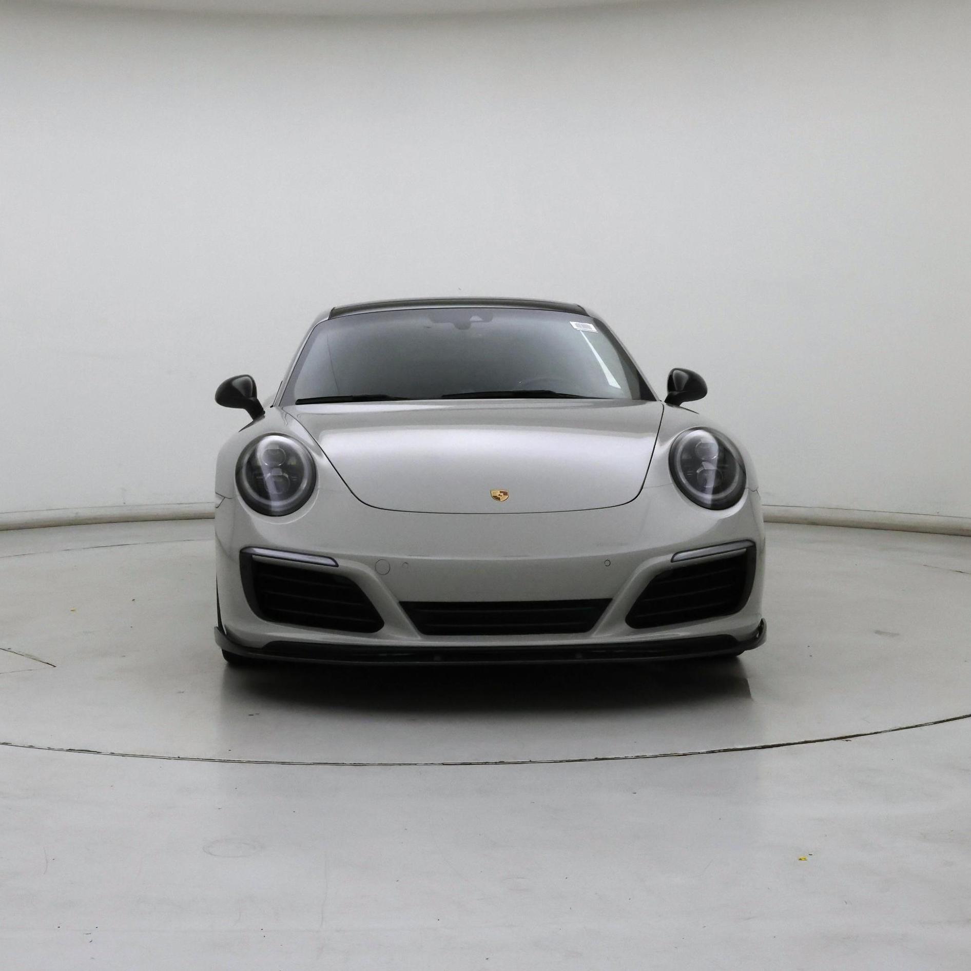 Thumbnail: 2018 Porsche 911 - 5
