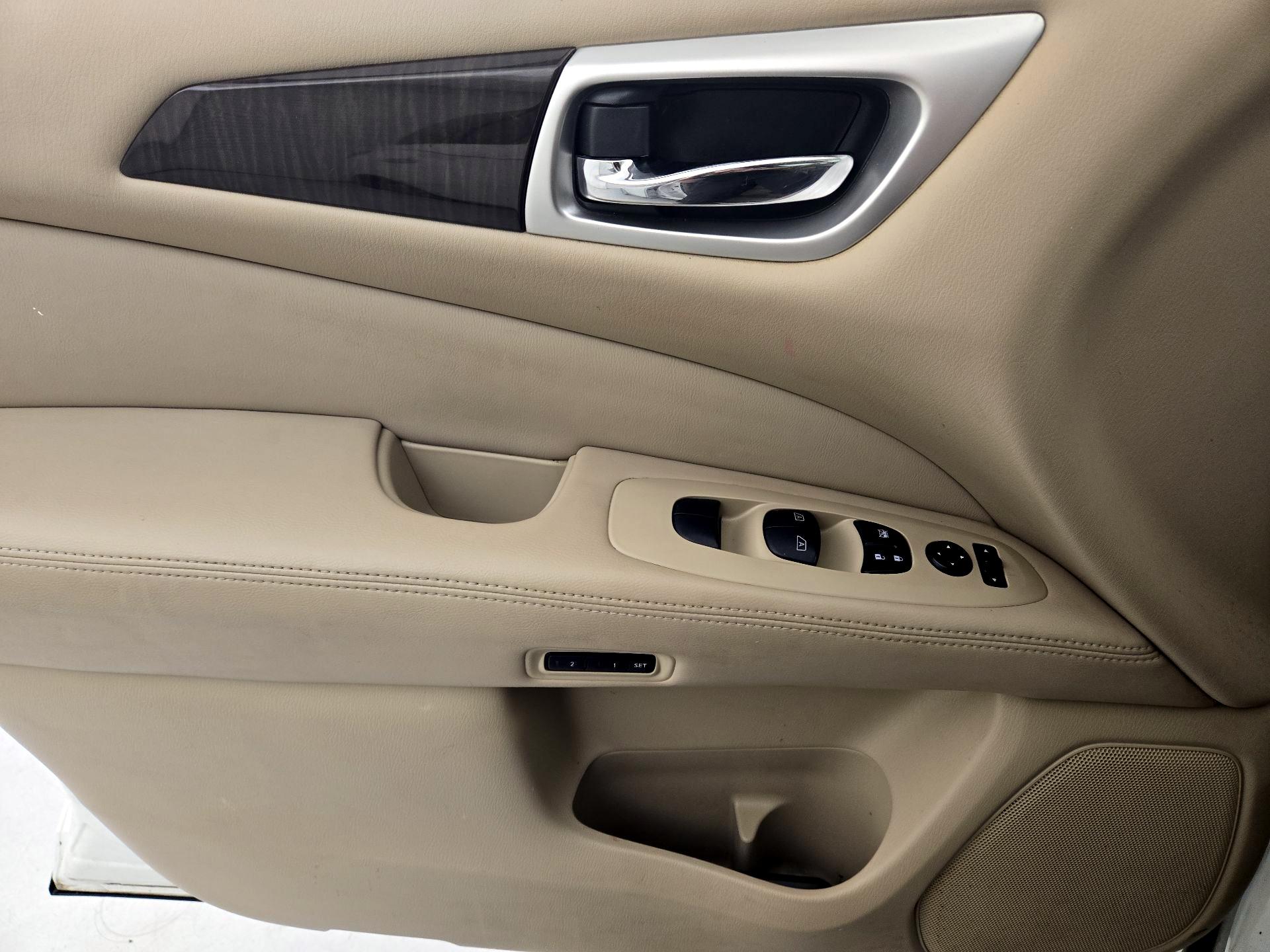 Thumbnail: 2013 Nissan Pathfinder - 12