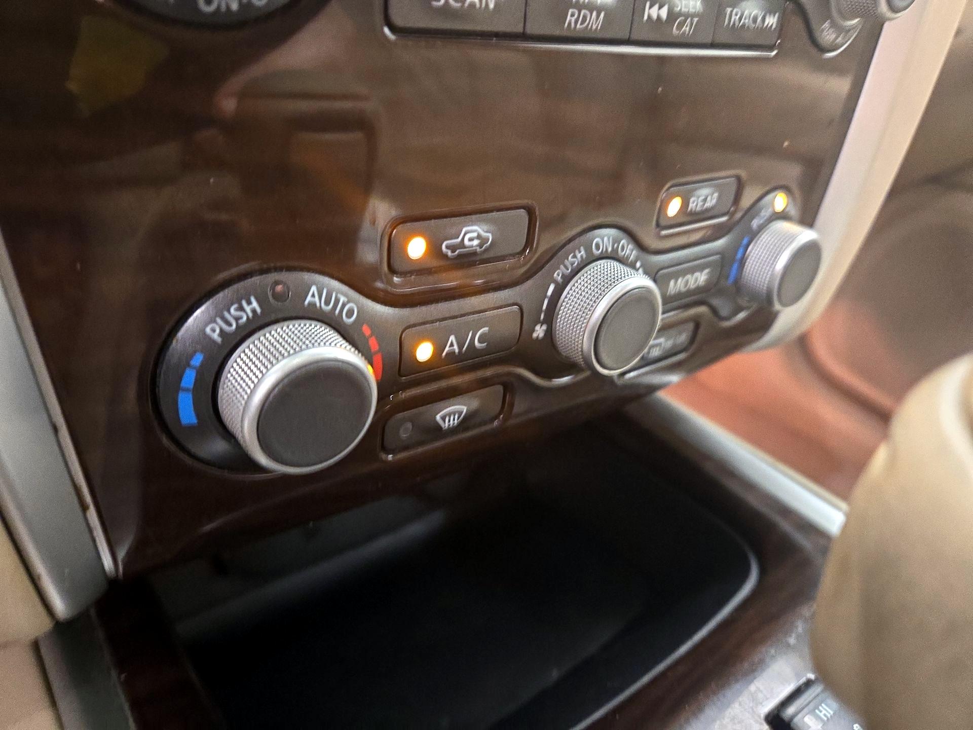 Thumbnail: 2013 Nissan Pathfinder - 16