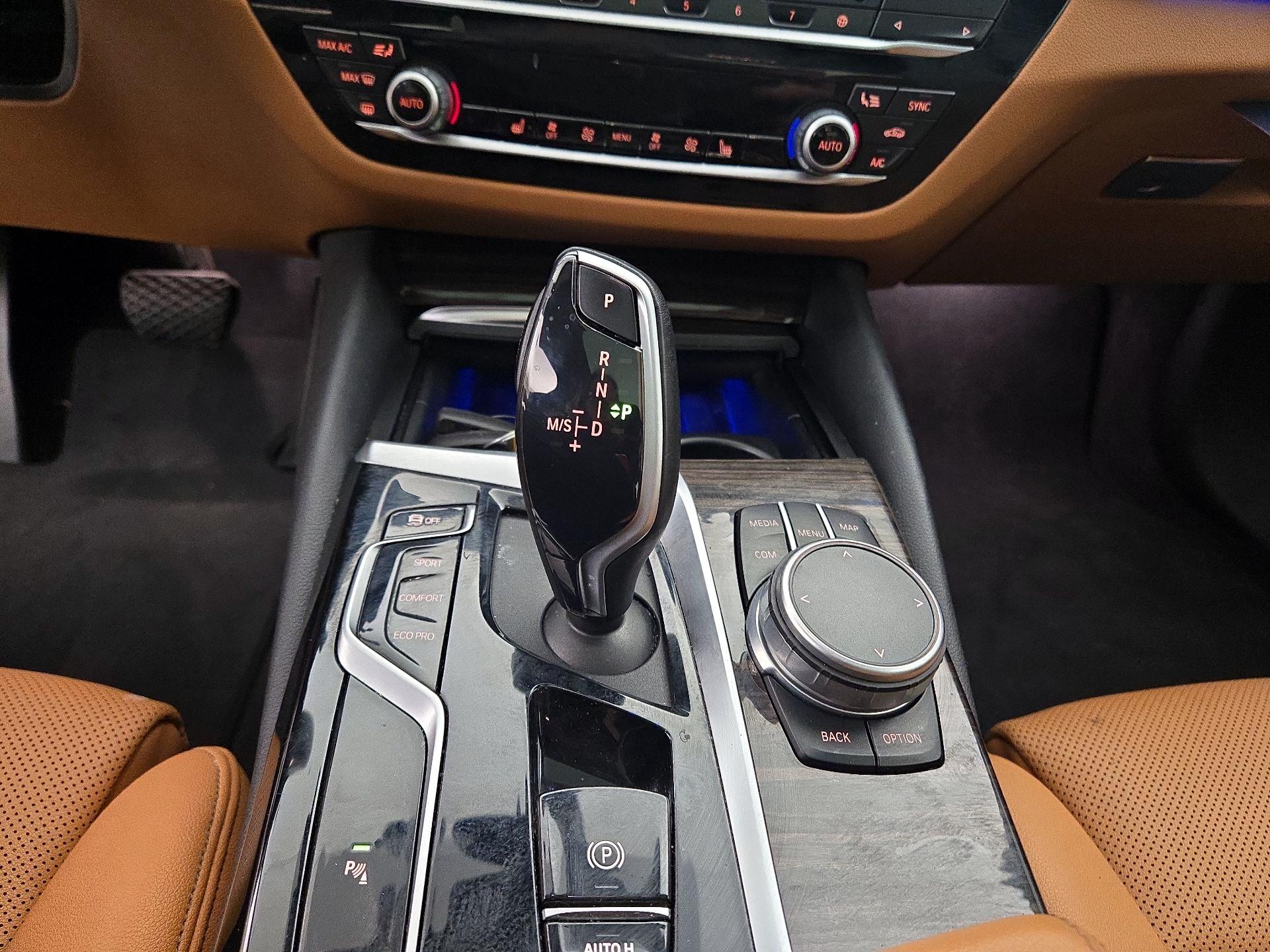 Thumbnail: 2021 BMW 5 Series - 18