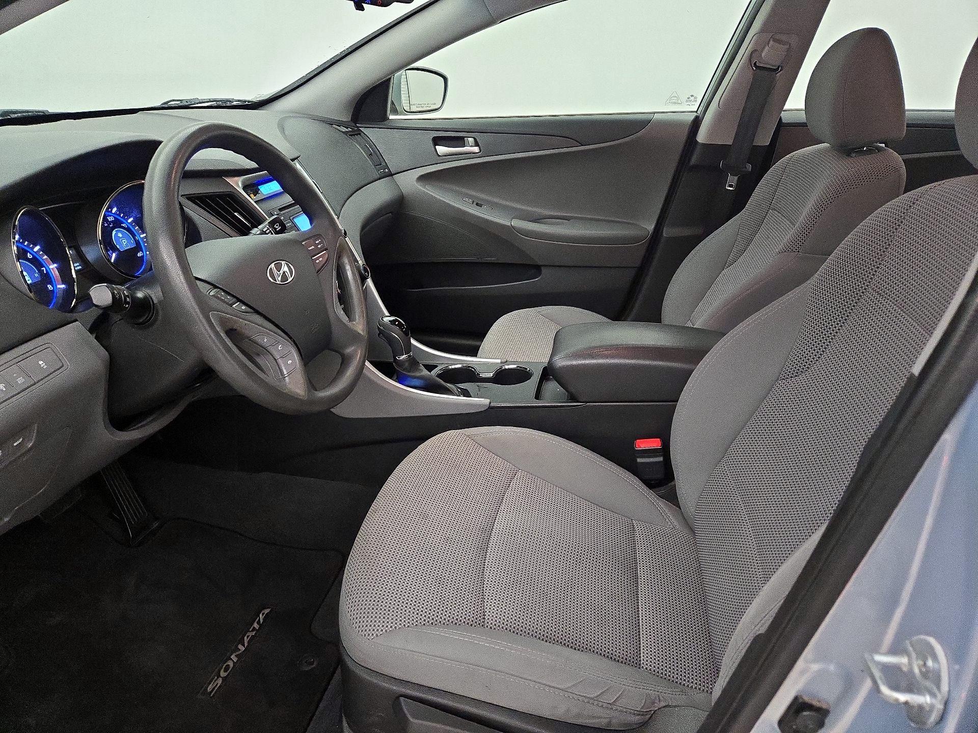 Thumbnail: 2013 Hyundai Sonata - 11