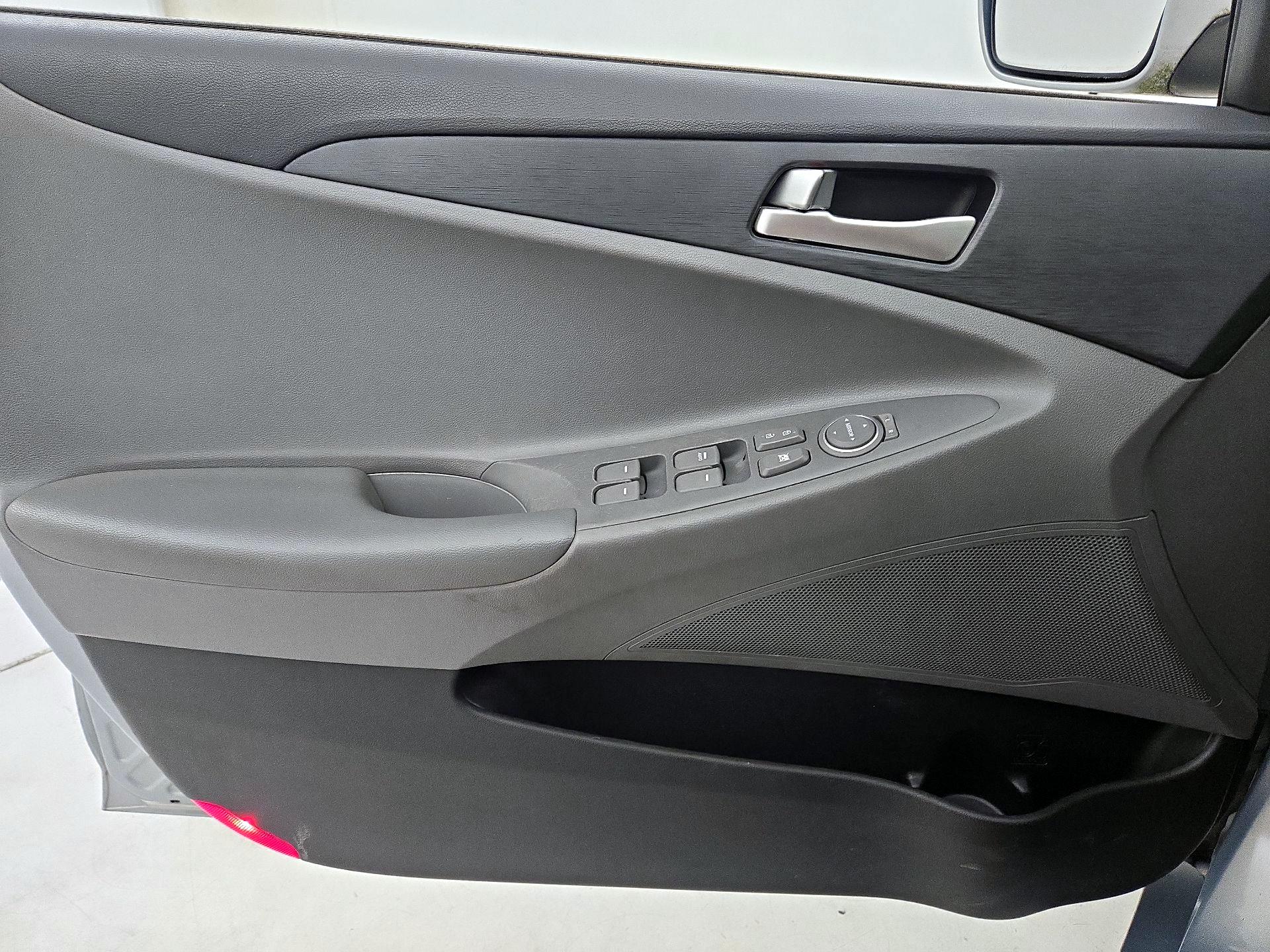 Thumbnail: 2013 Hyundai Sonata - 12