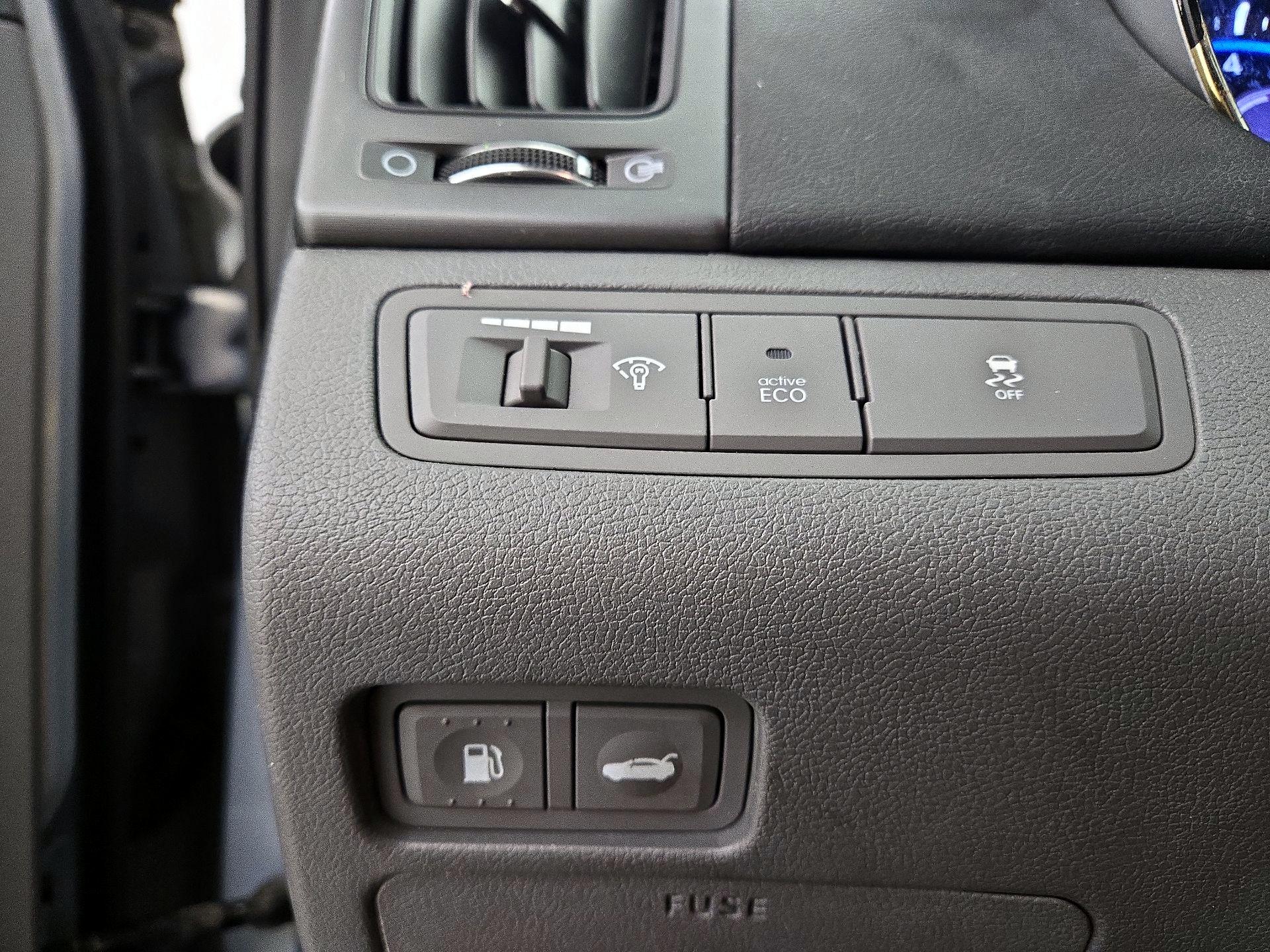 Thumbnail: 2013 Hyundai Sonata - 13