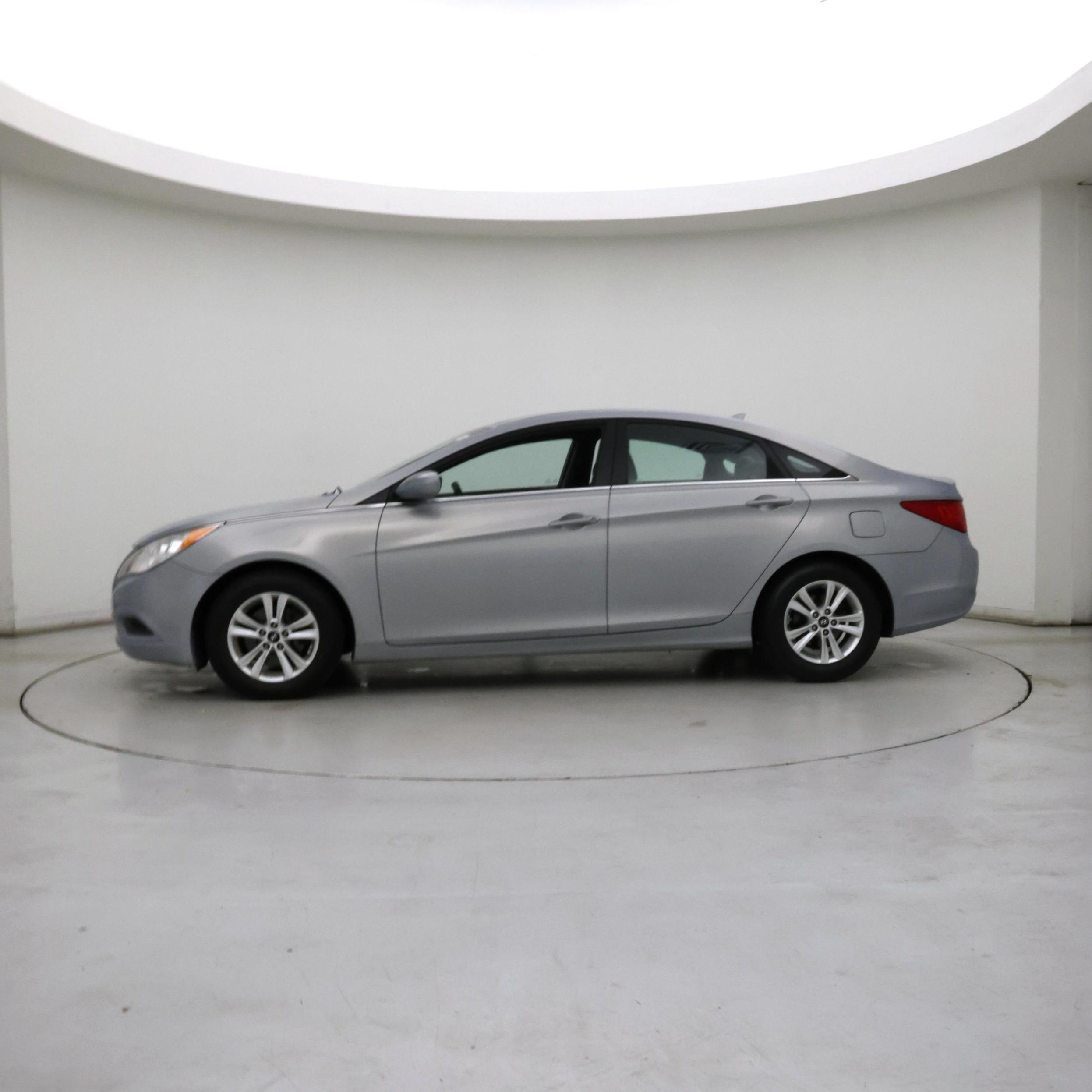 Thumbnail: 2013 Hyundai Sonata - 3