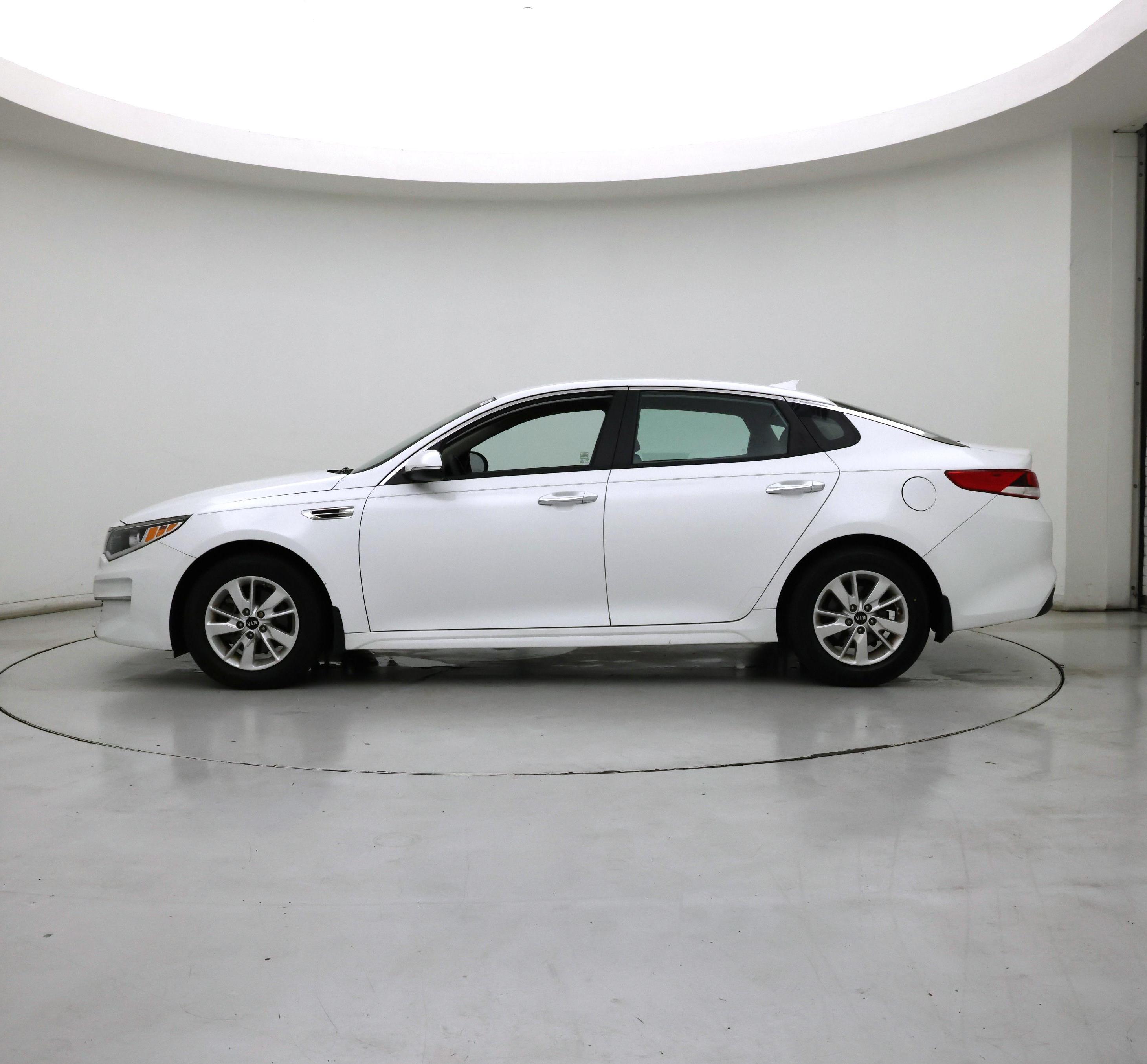 Thumbnail: 2017 Kia Optima - 3