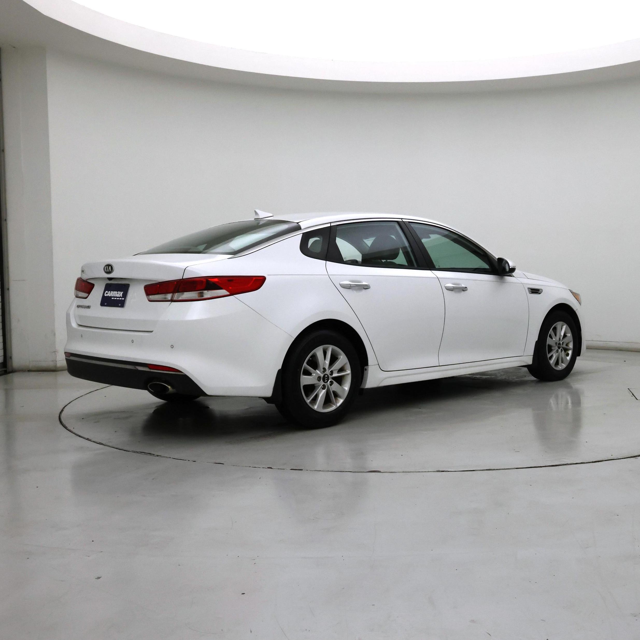 Thumbnail: 2017 Kia Optima - 8