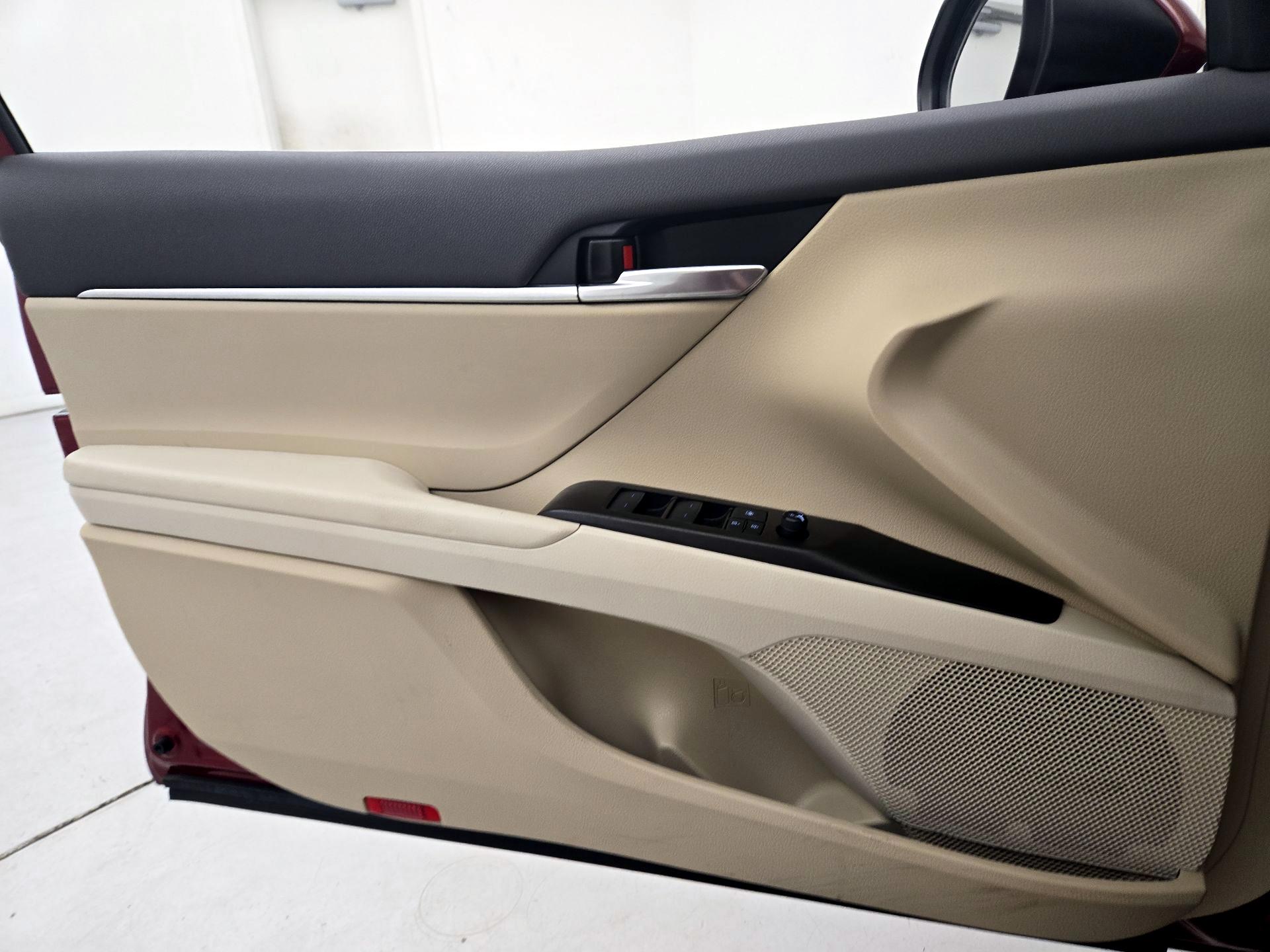 Thumbnail: 2021 Toyota Camry - 12