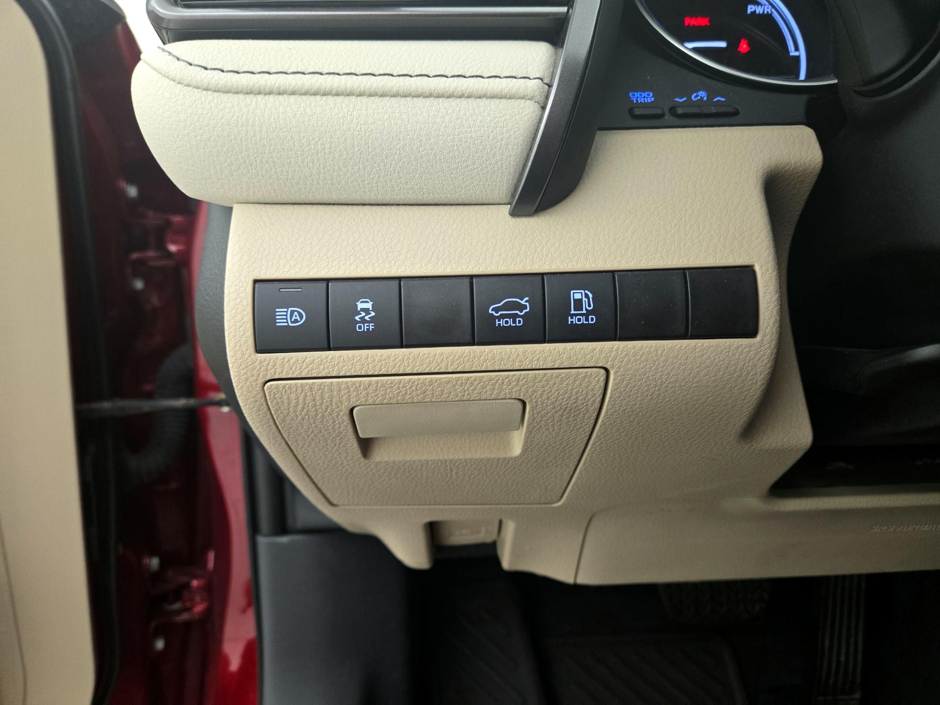 Thumbnail: 2021 Toyota Camry - 13