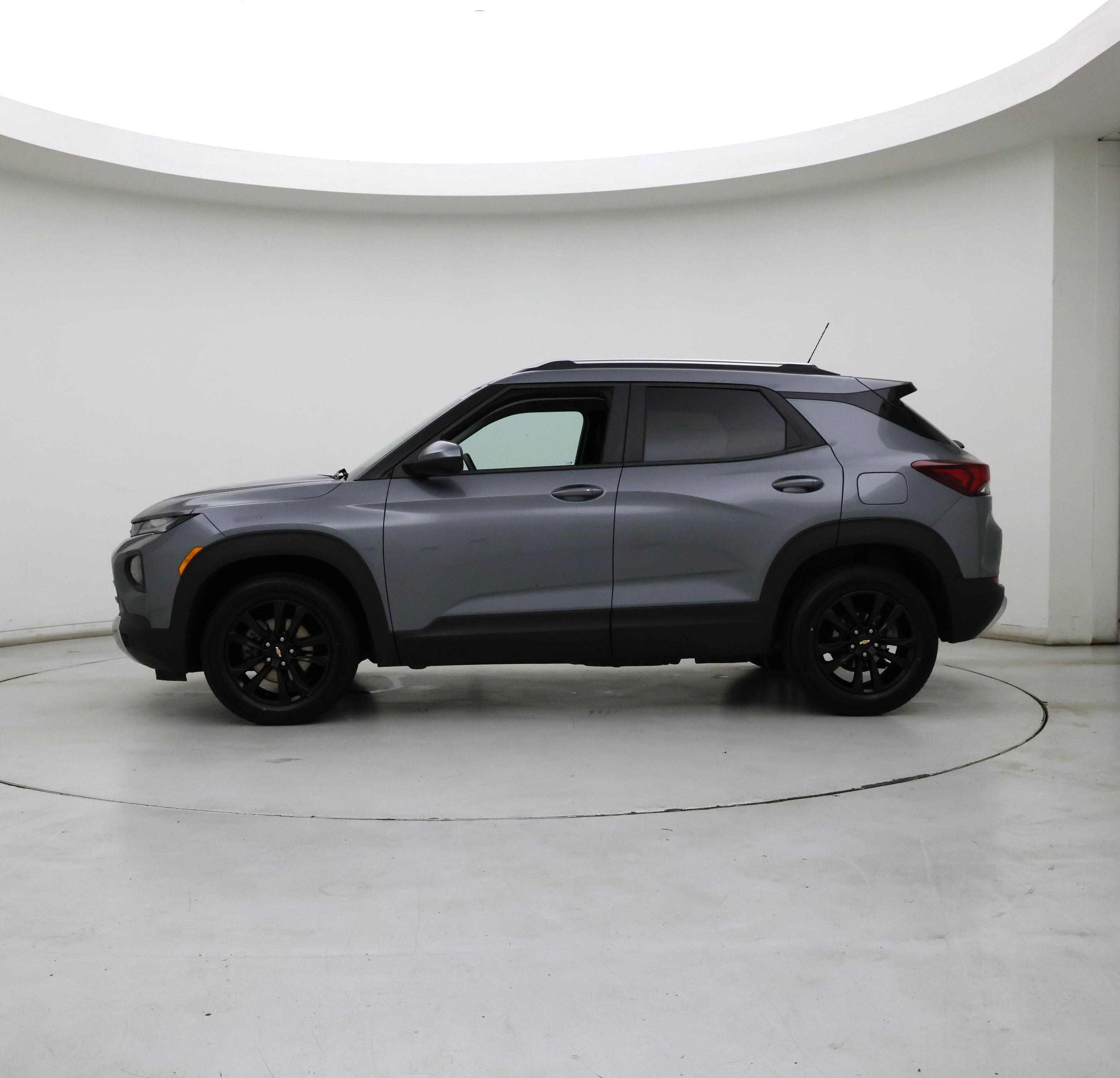 Thumbnail: 2021 Chevrolet TrailBlazer - 3