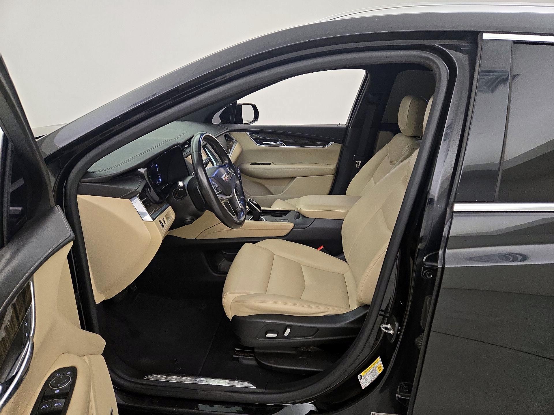 Thumbnail: 2017 Cadillac XT5 - 11