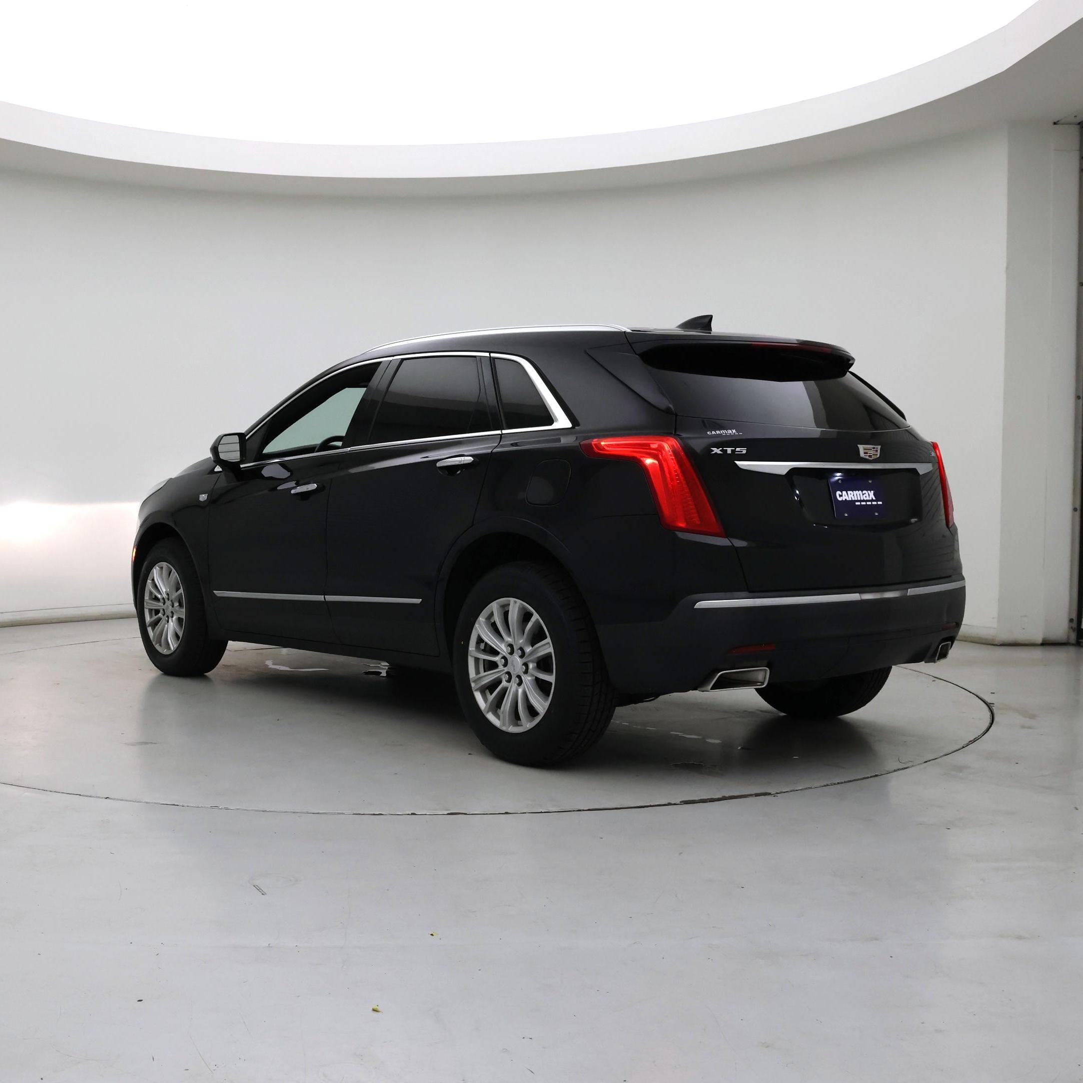 Thumbnail: 2017 Cadillac XT5 - 2