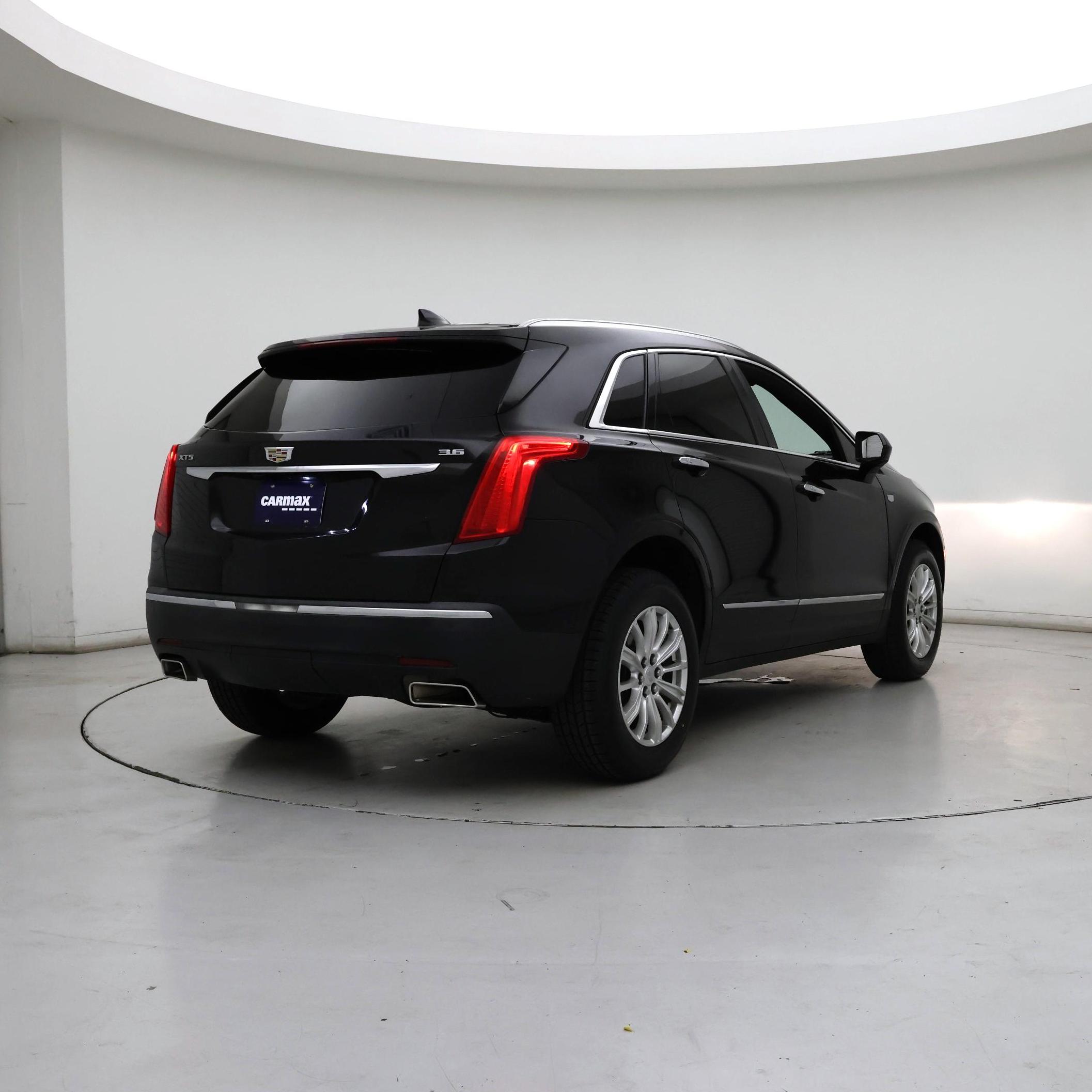 Thumbnail: 2017 Cadillac XT5 - 8