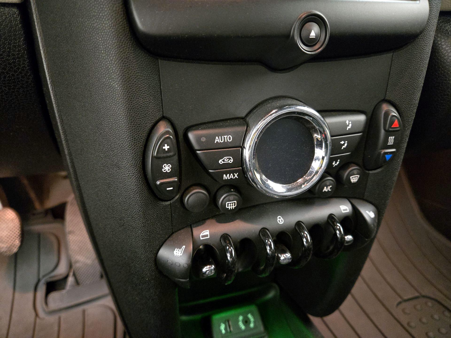 Thumbnail: 2015 MINI Cooper Roadster - 14