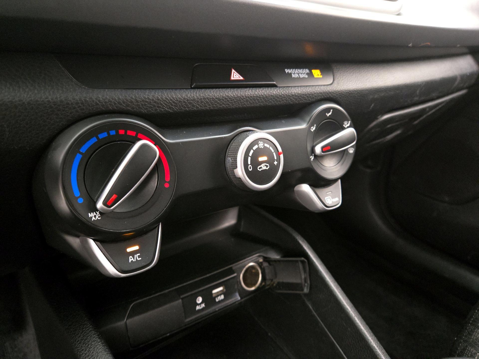 Thumbnail: 2019 Kia Rio - 16
