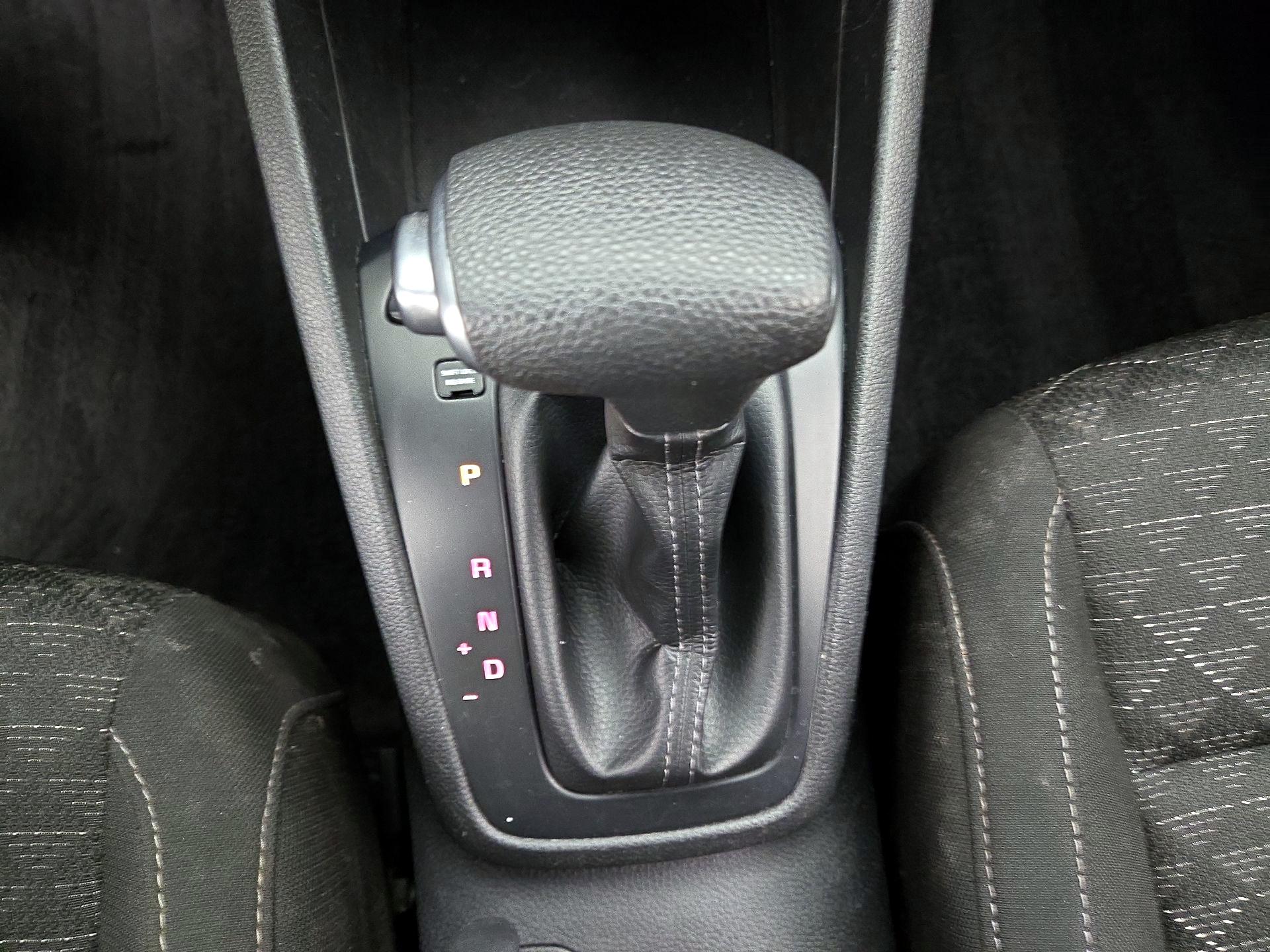 Thumbnail: 2019 Kia Rio - 17