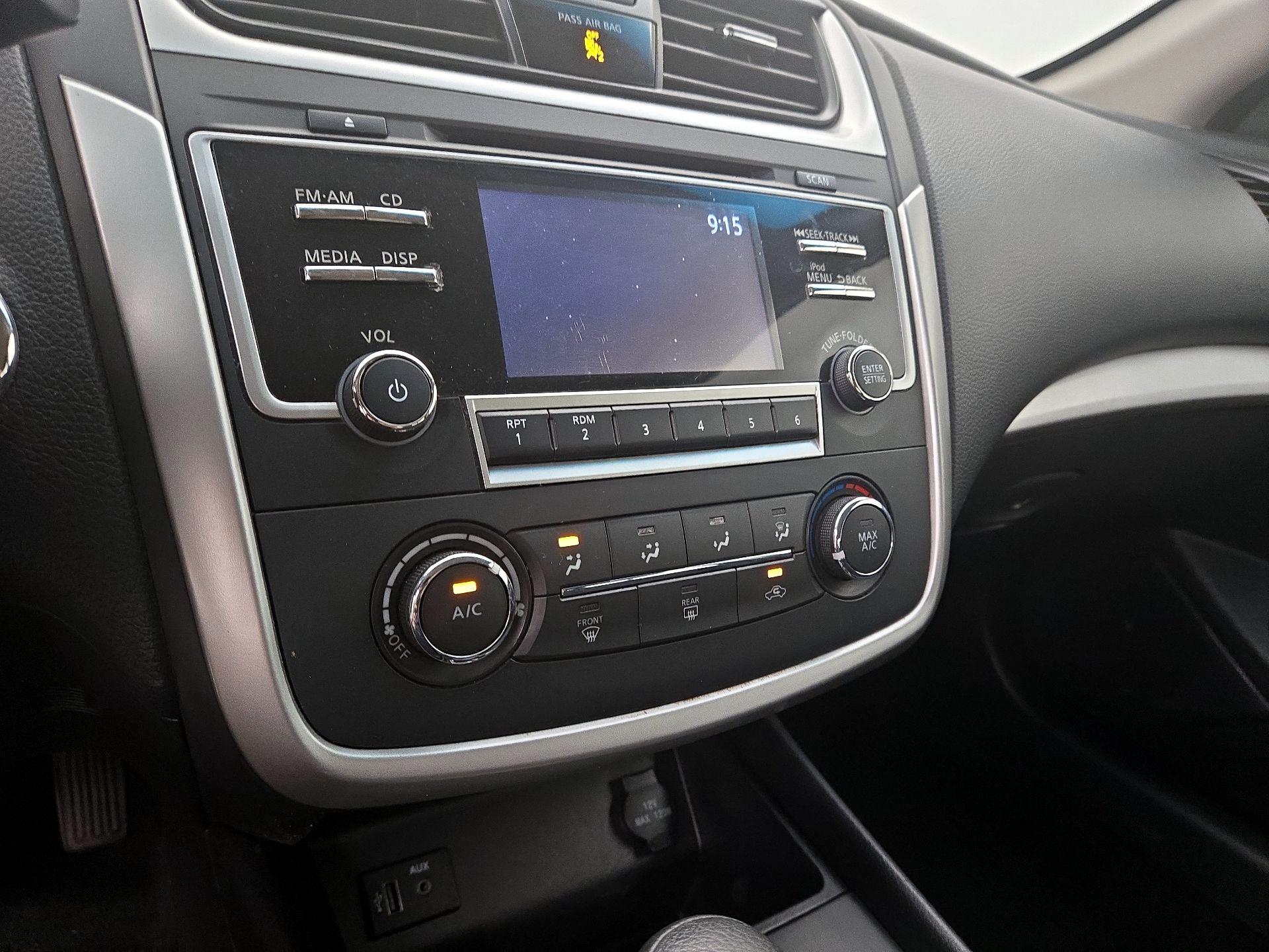 Thumbnail: 2018 Nissan Altima - 16