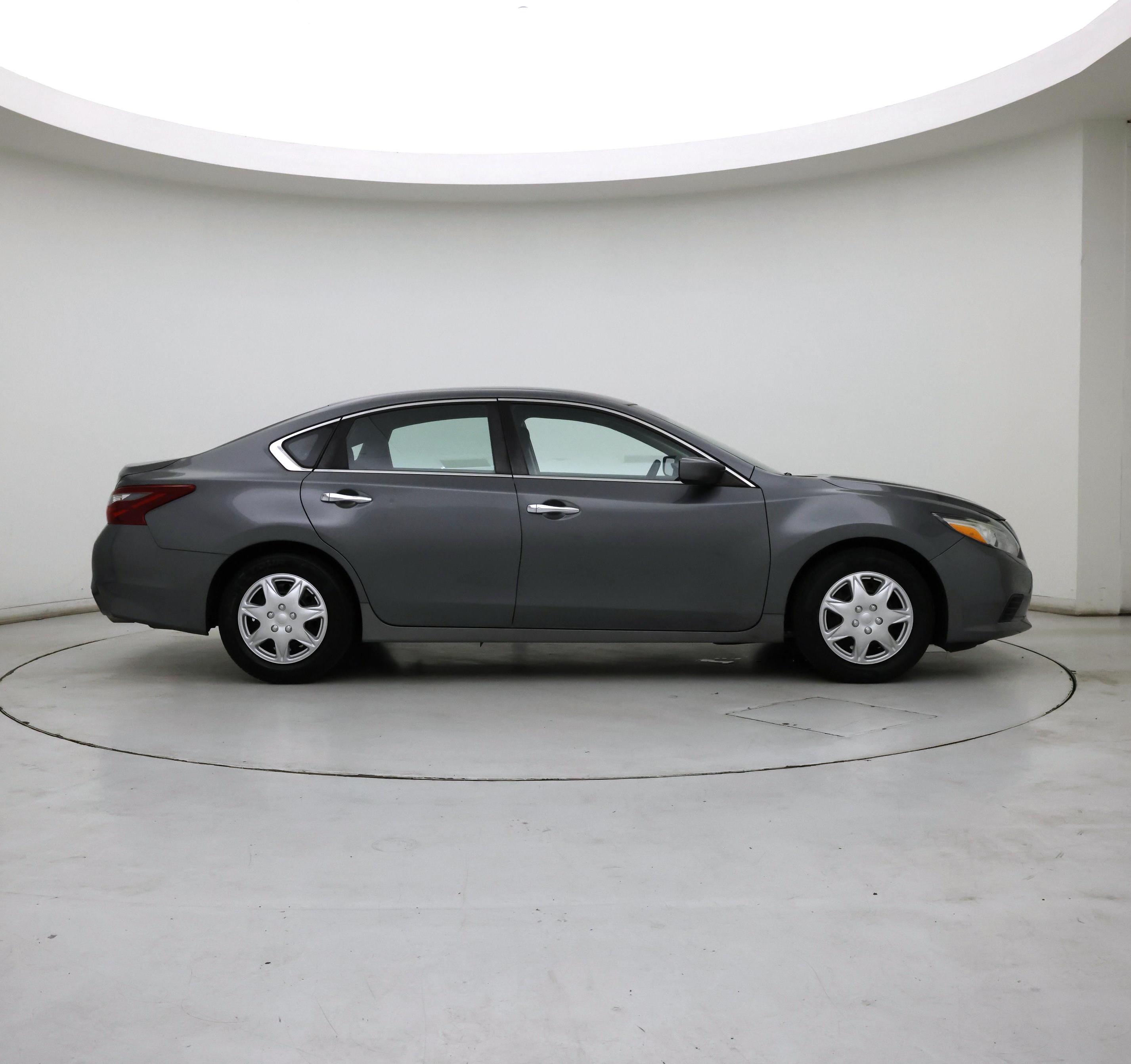 Thumbnail: 2018 Nissan Altima - 7