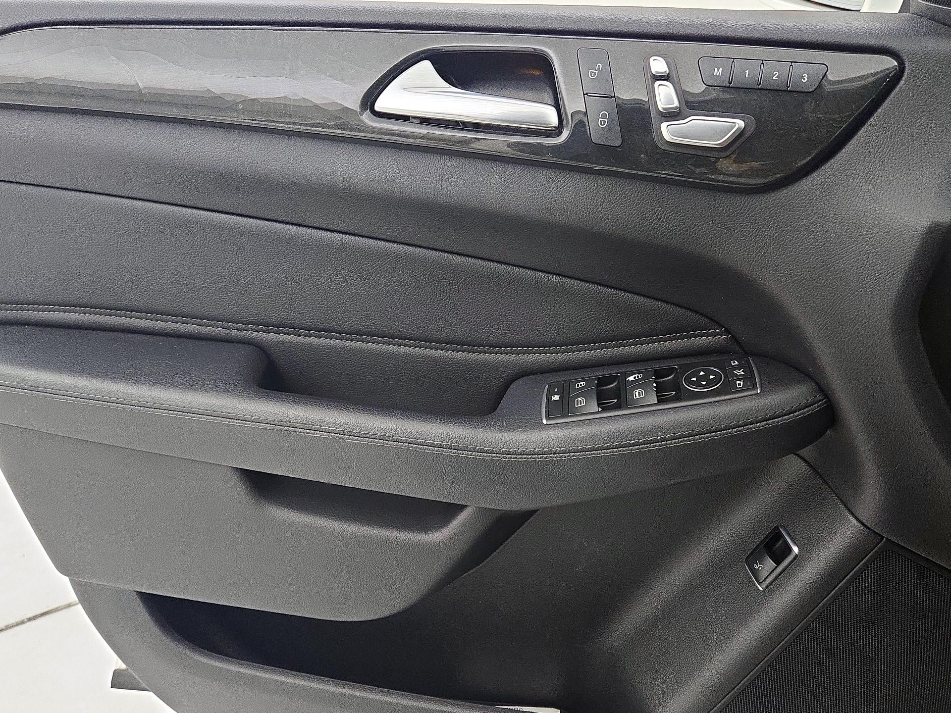 Thumbnail: 2016 Mercedes-Benz GLE - 12