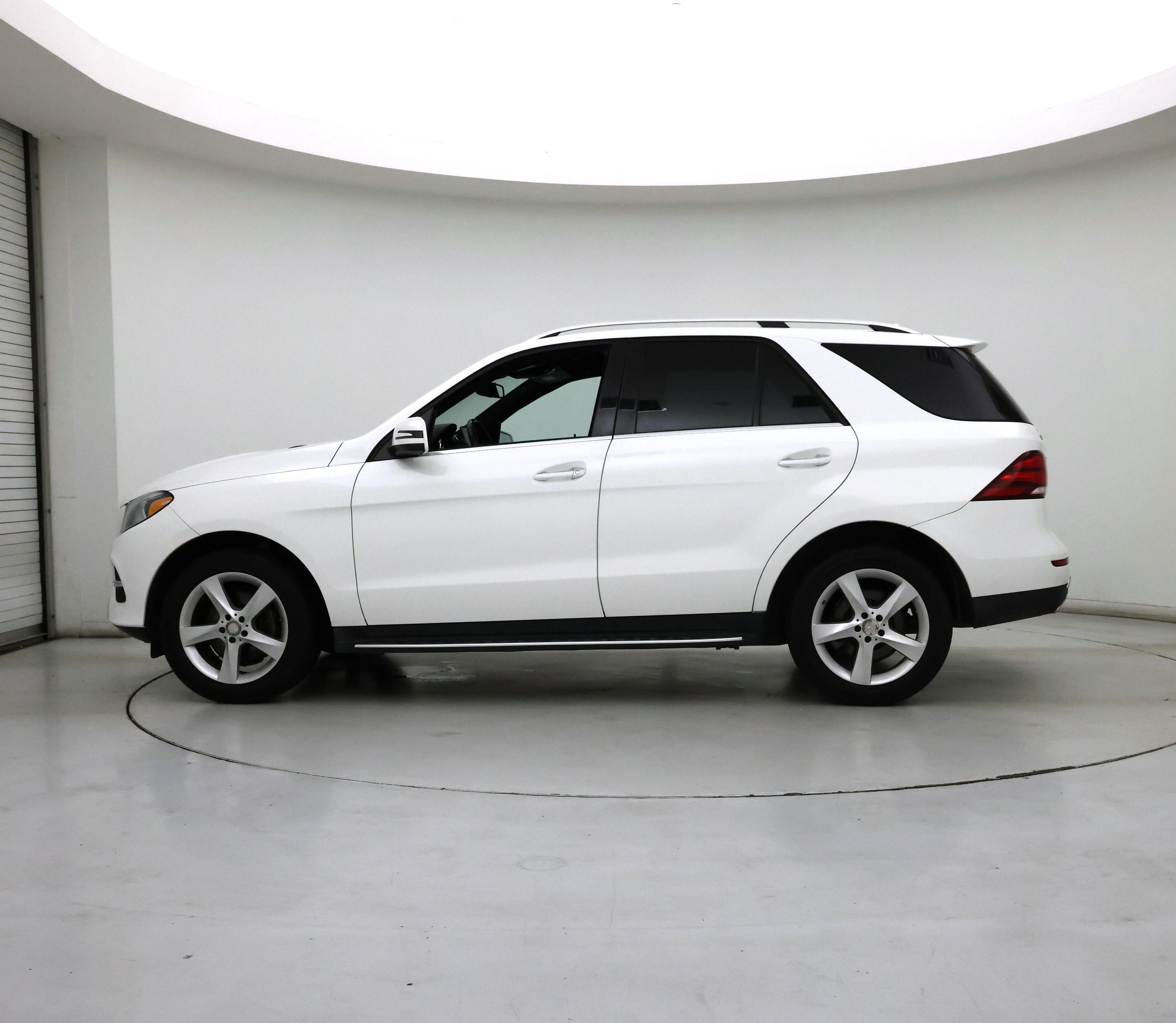 Thumbnail: 2016 Mercedes-Benz GLE - 3