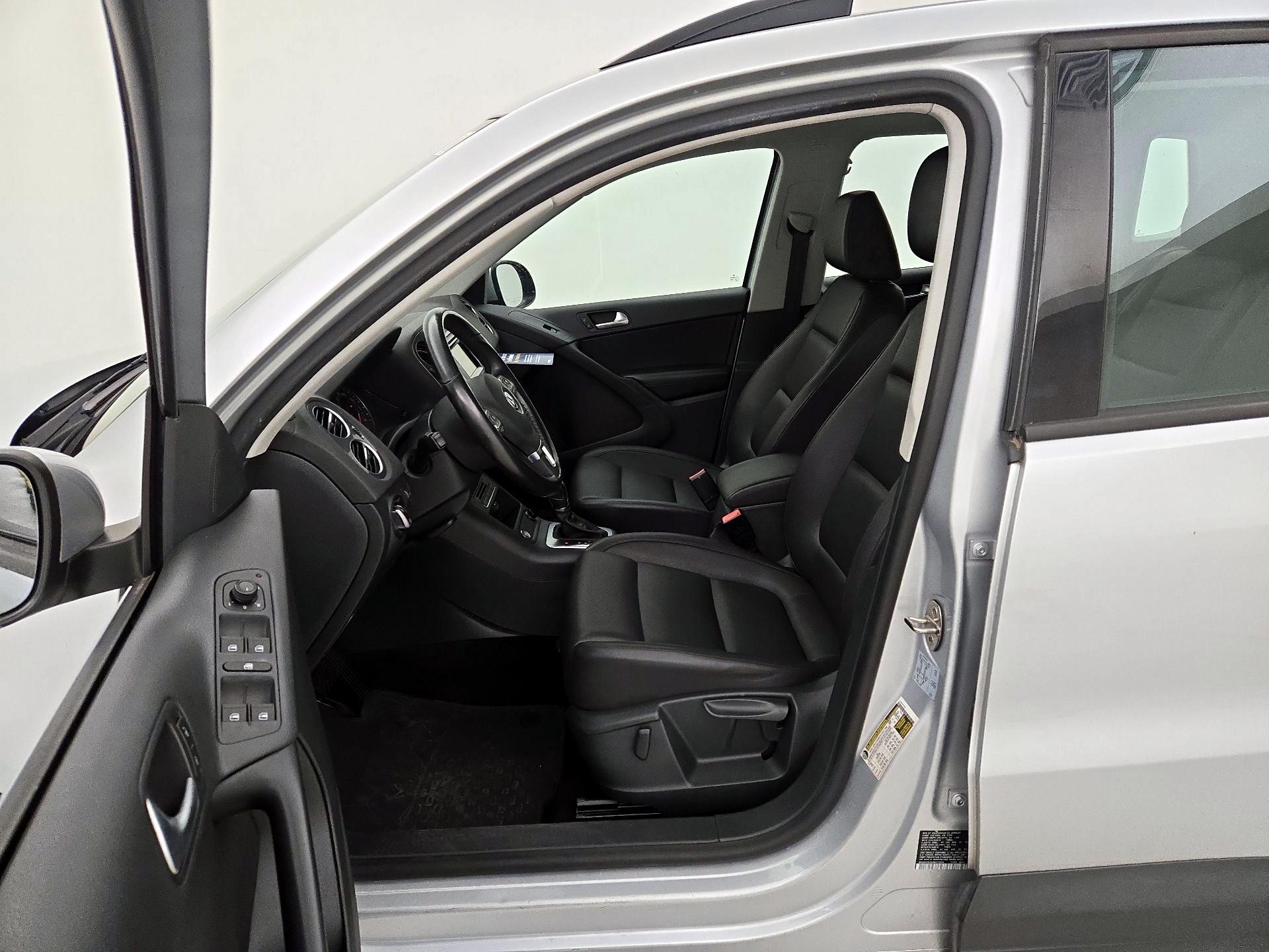 Thumbnail: 2016 Volkswagen Tiguan - 11