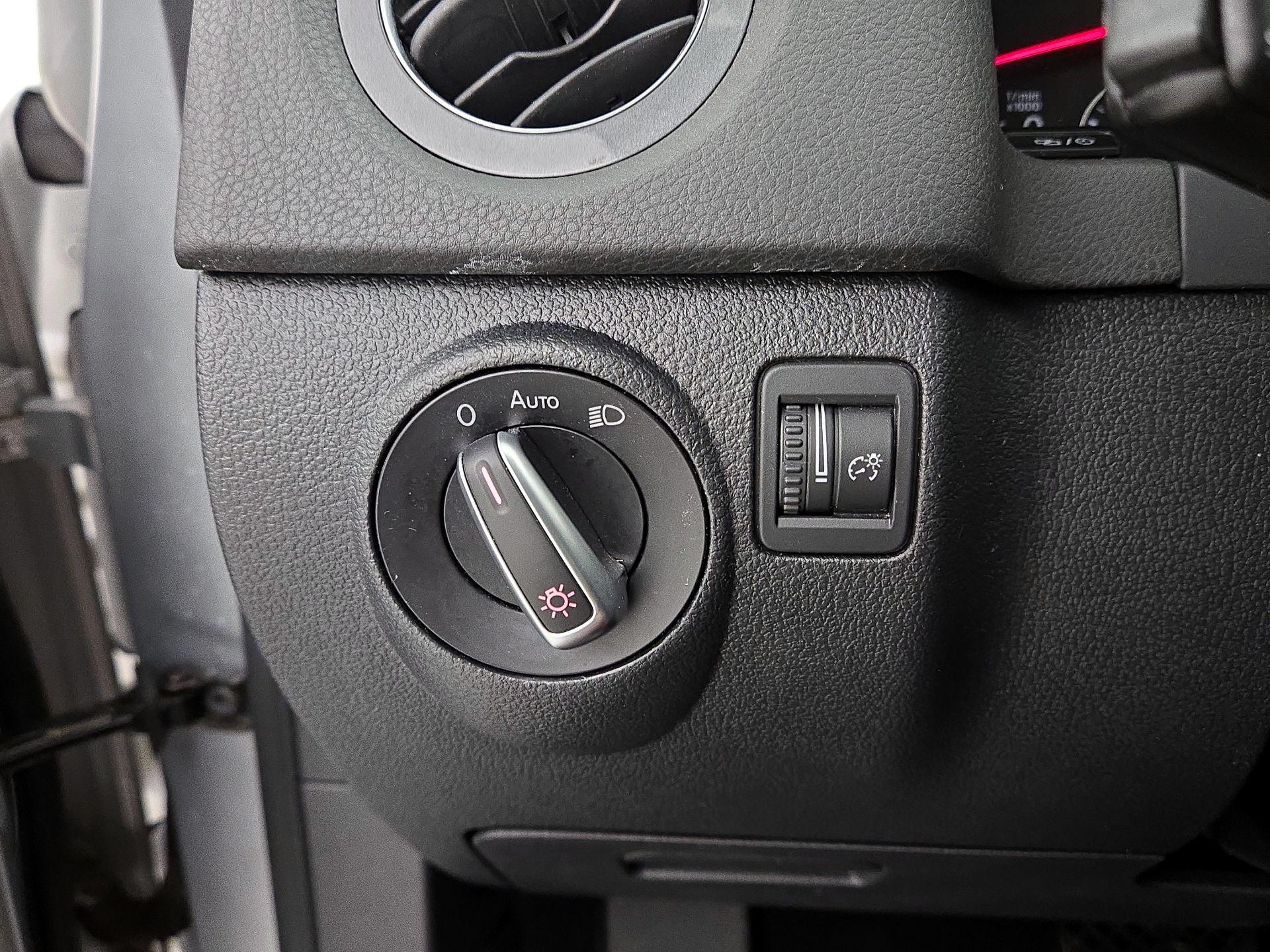 Thumbnail: 2016 Volkswagen Tiguan - 13