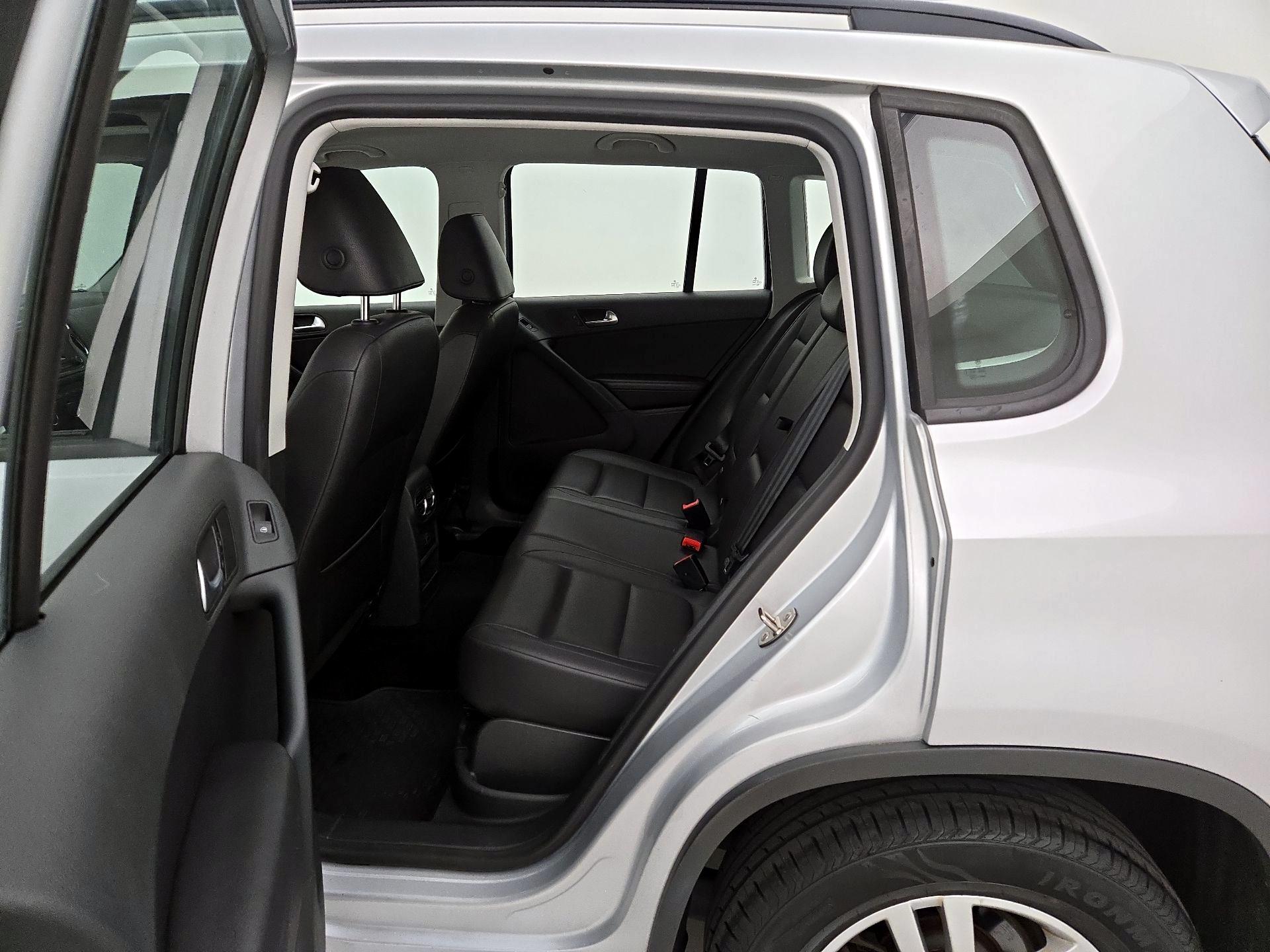 Thumbnail: 2016 Volkswagen Tiguan - 18