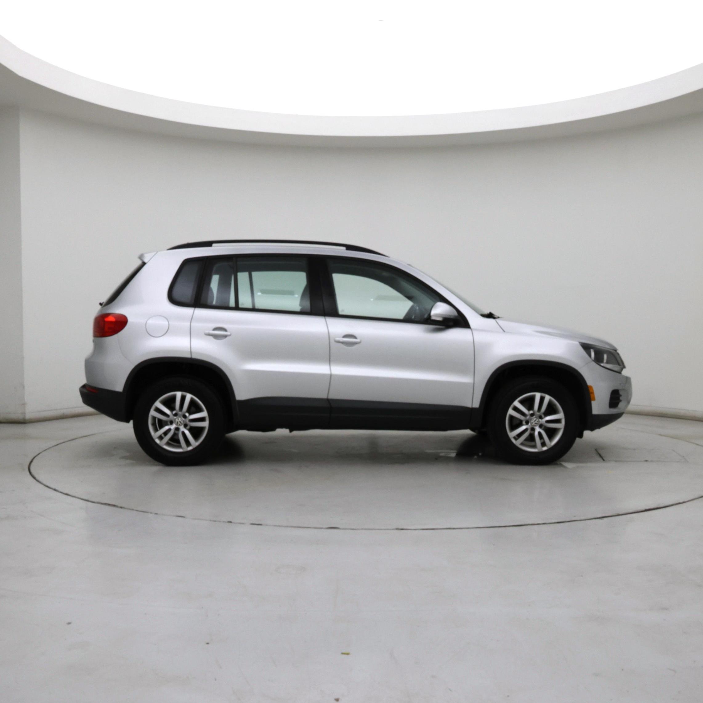 Thumbnail: 2016 Volkswagen Tiguan - 7