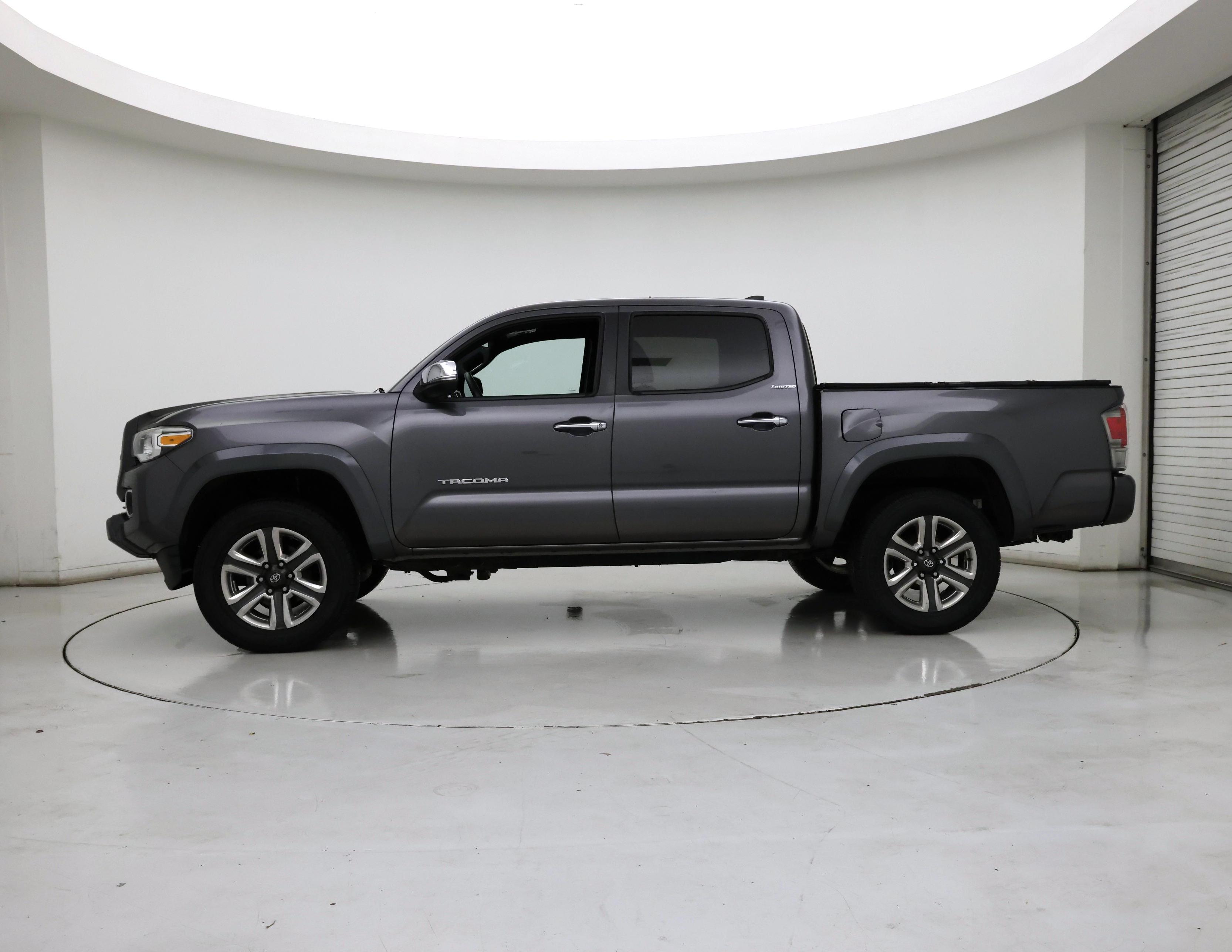 Thumbnail: 2017 Toyota Tacoma - 3