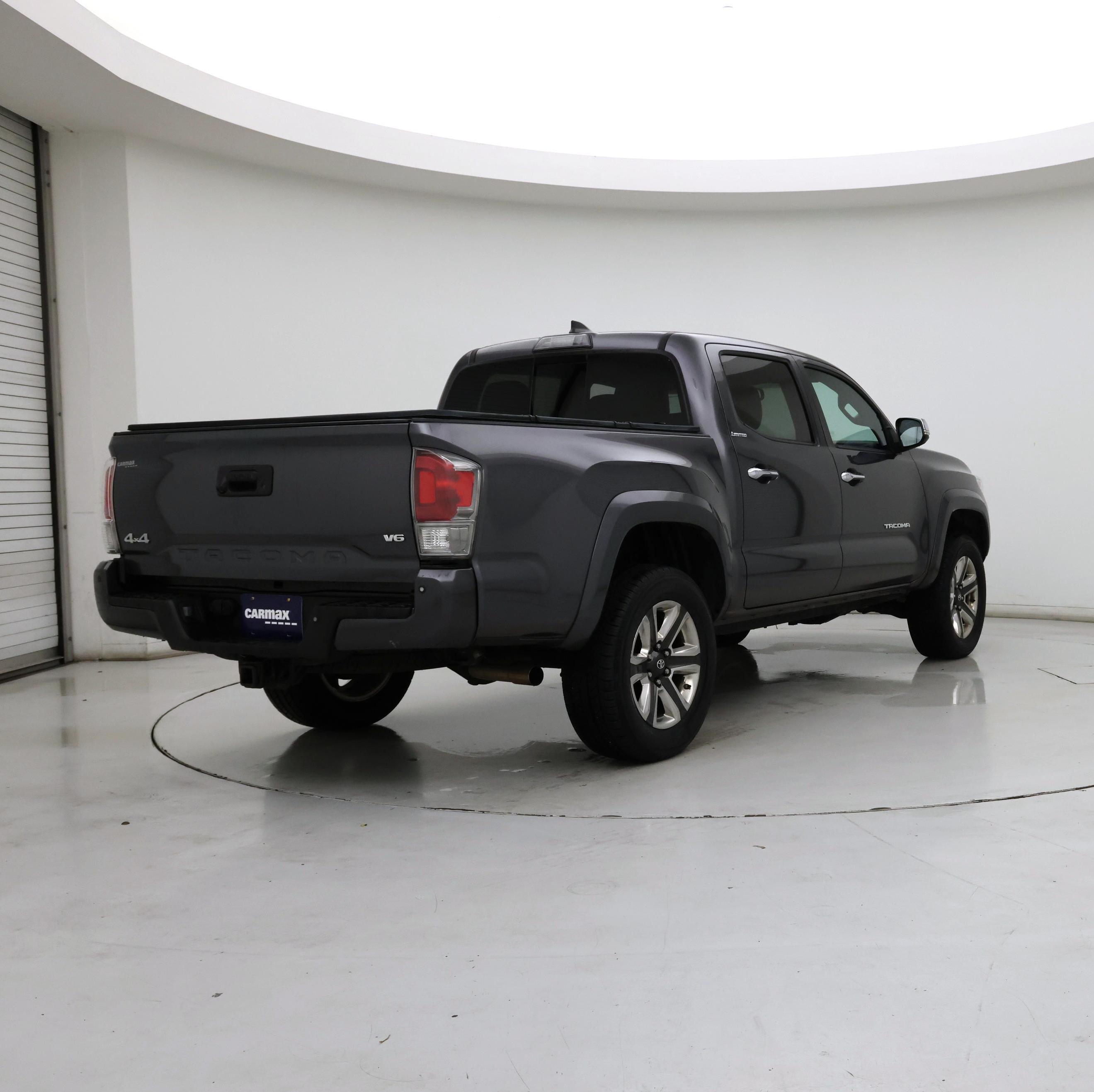 Thumbnail: 2017 Toyota Tacoma - 8