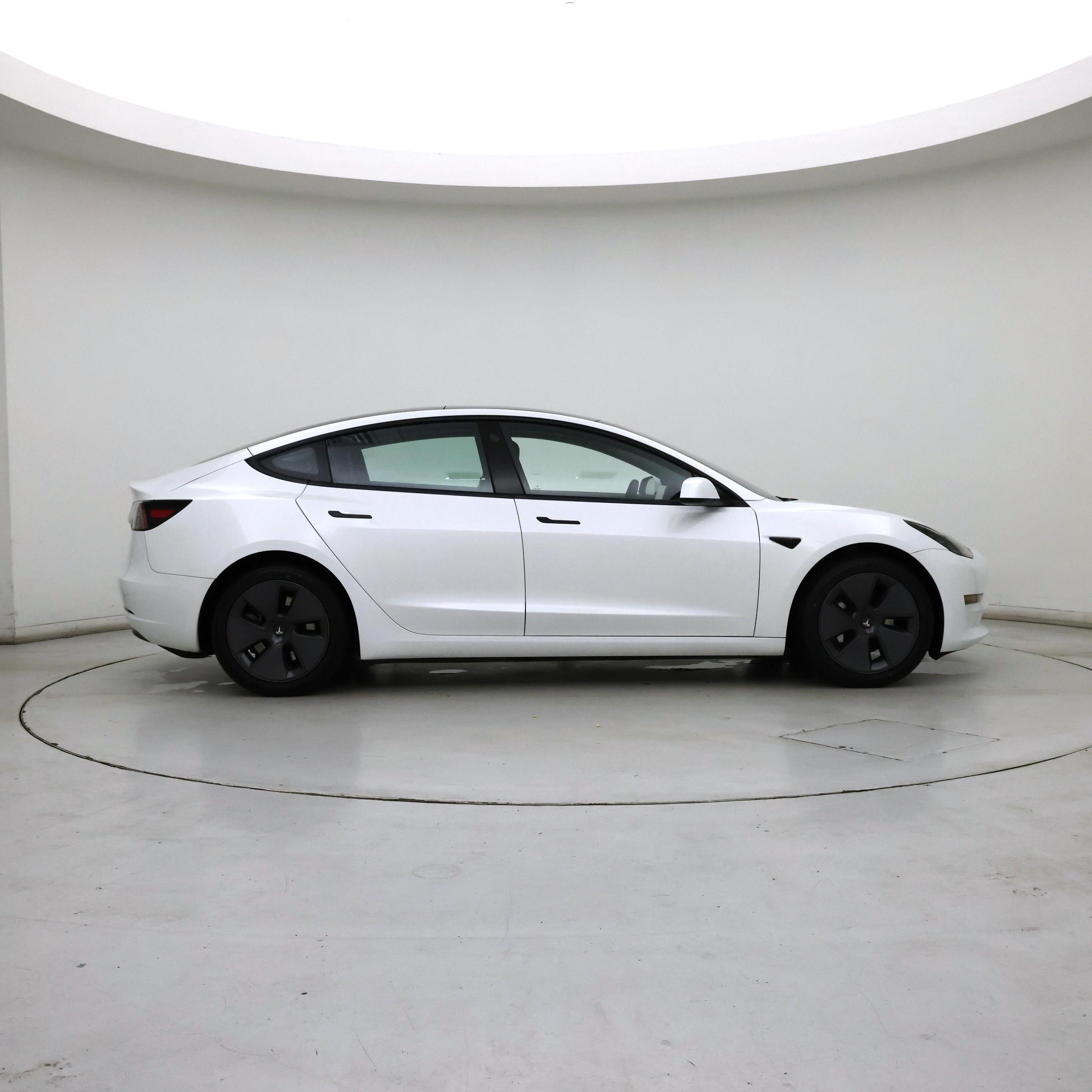Thumbnail: 2023 Tesla Model 3 - 7