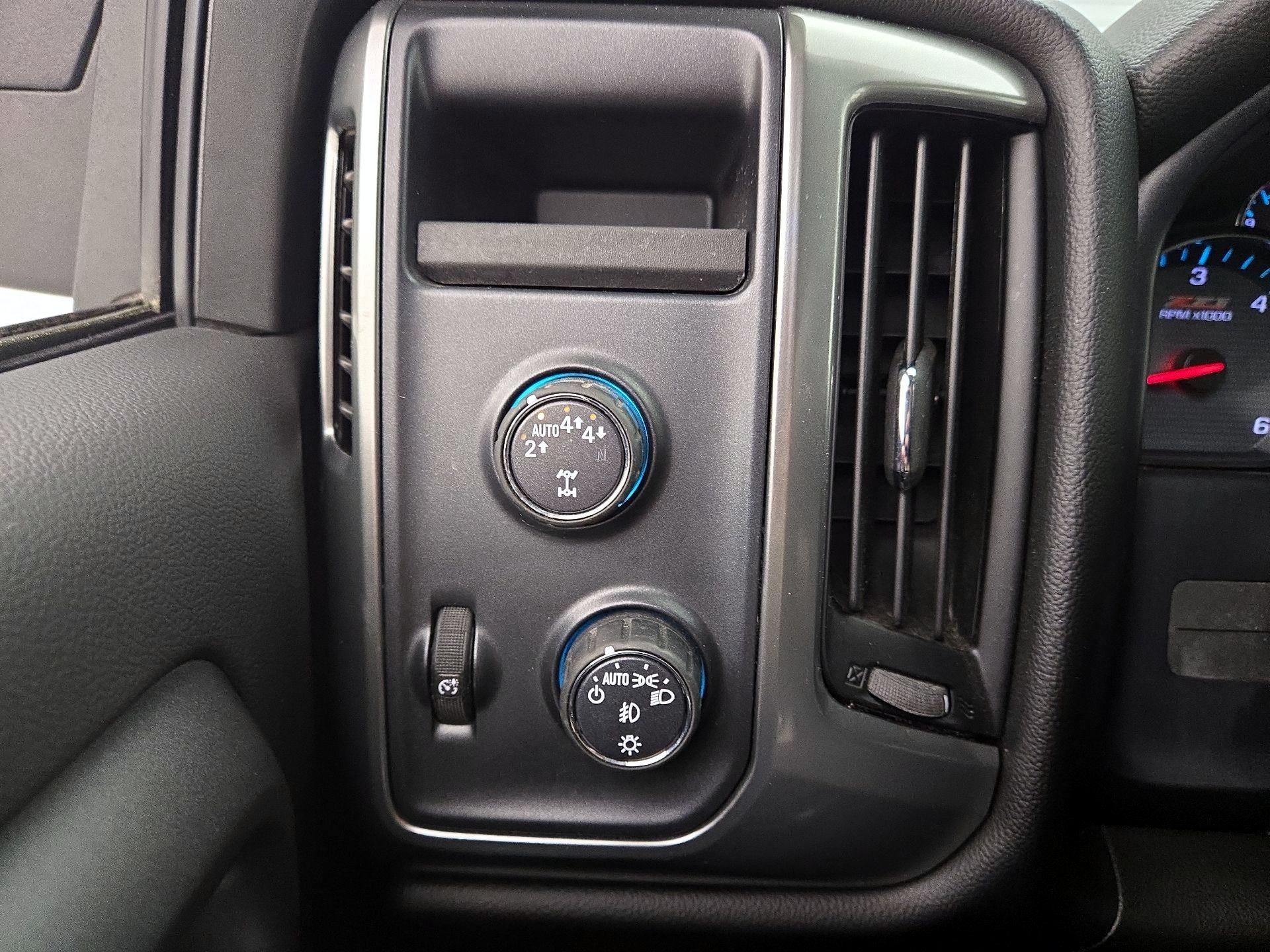 Thumbnail: 2018 Chevrolet Silverado 1500 - 13