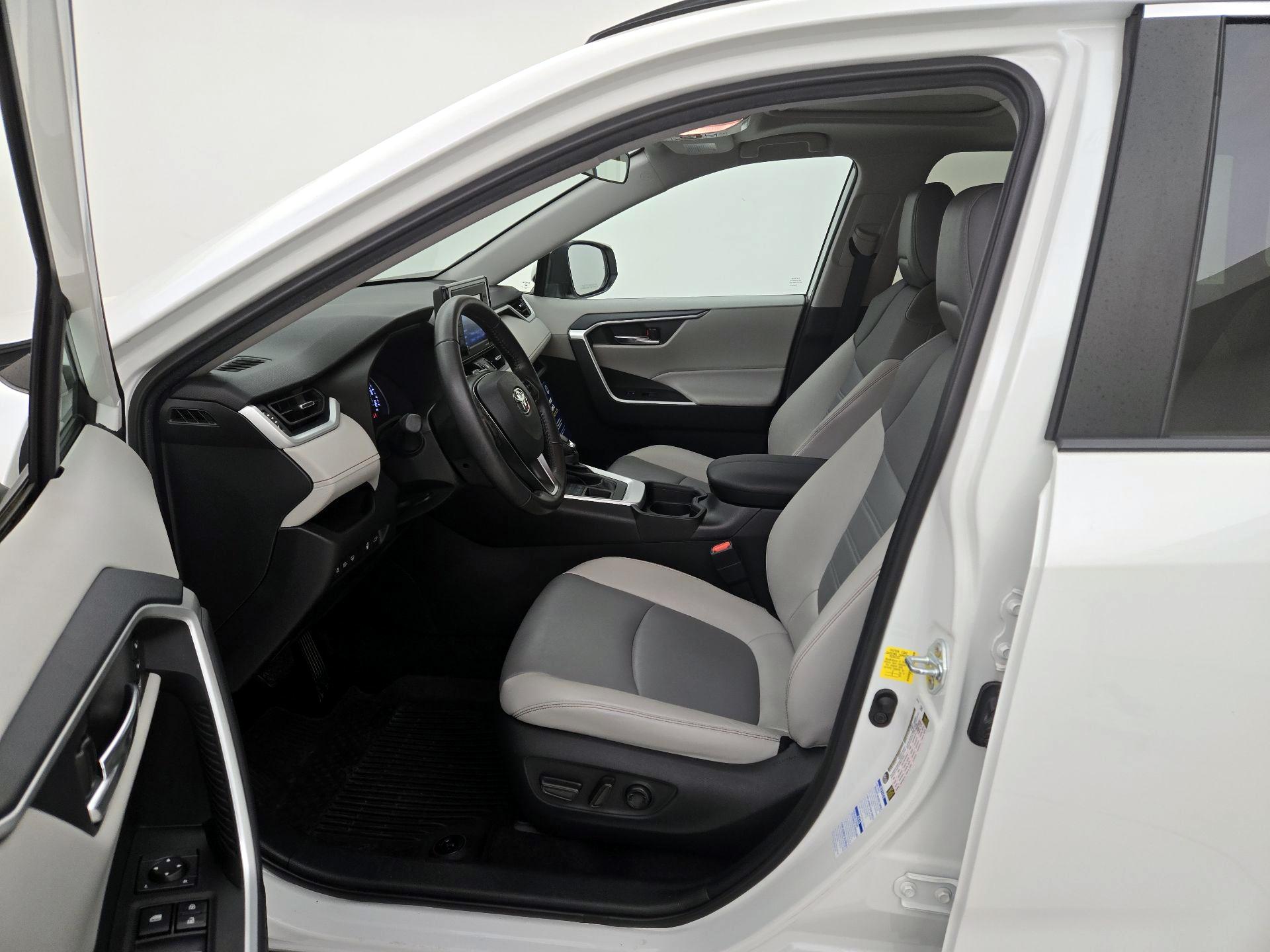 Thumbnail: 2021 Toyota RAV4 - 11
