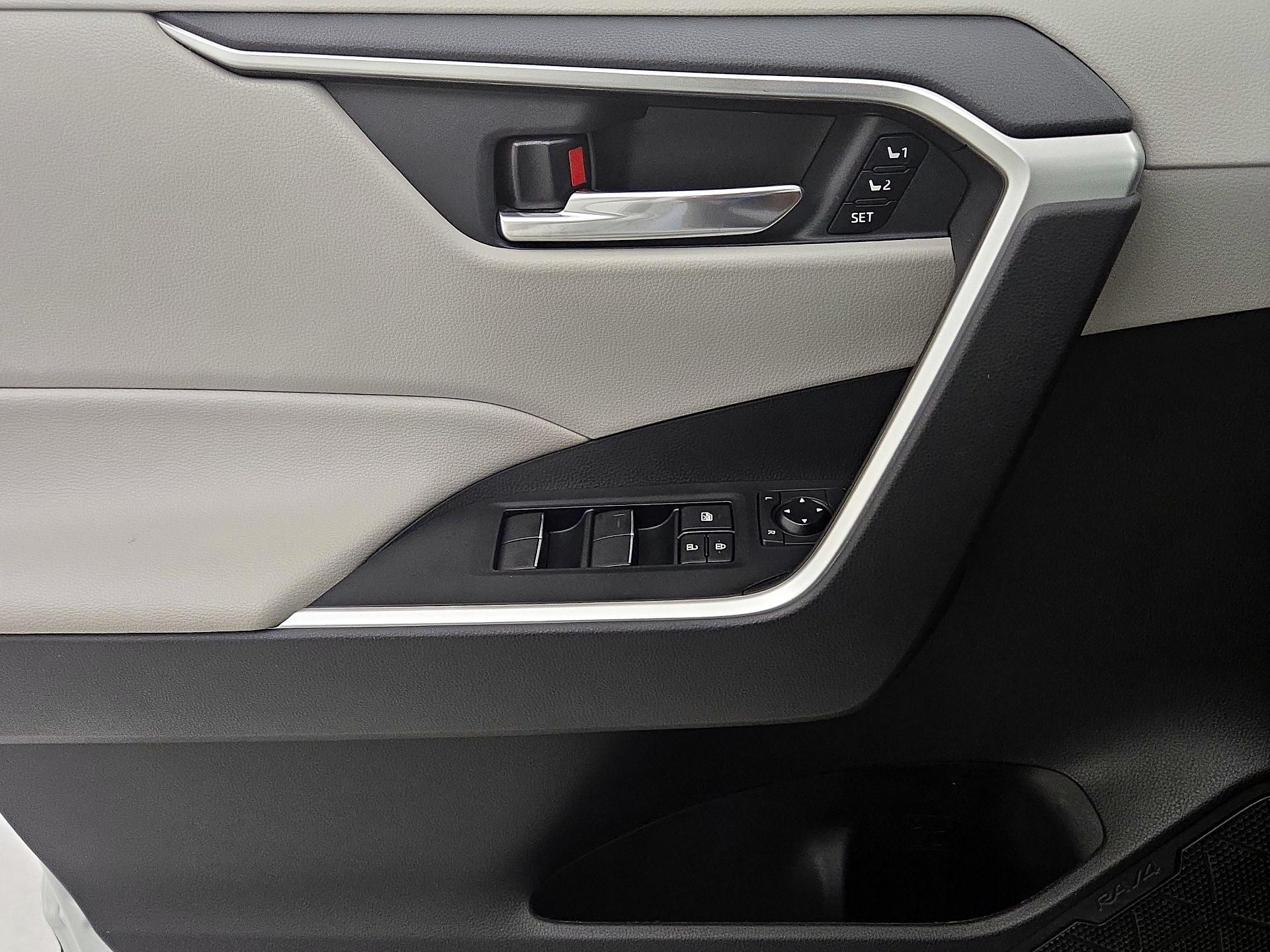 Thumbnail: 2021 Toyota RAV4 - 12