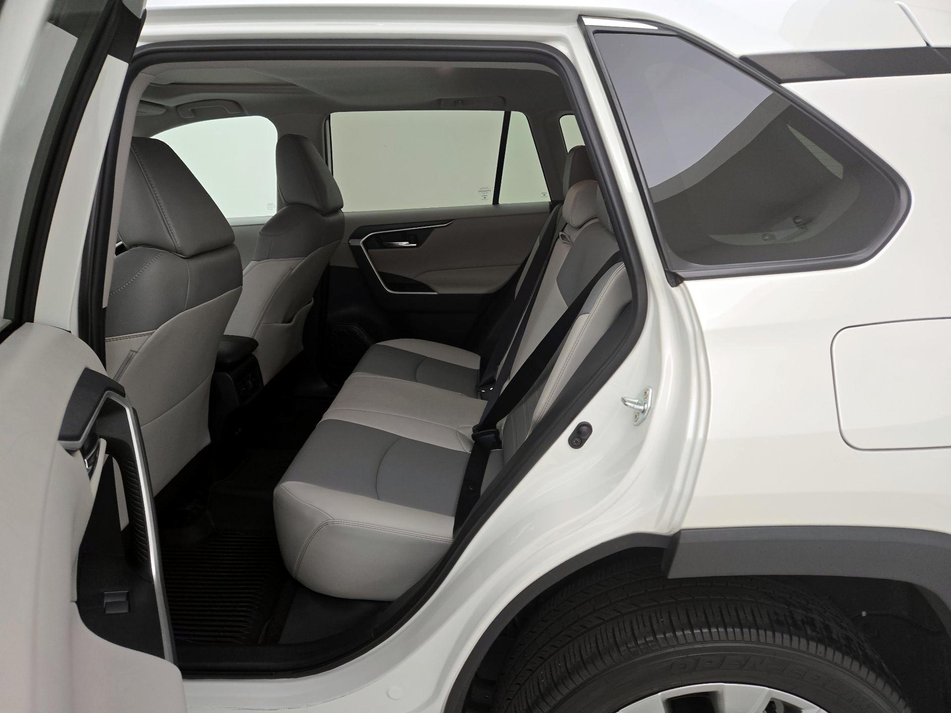 Thumbnail: 2021 Toyota RAV4 - 17