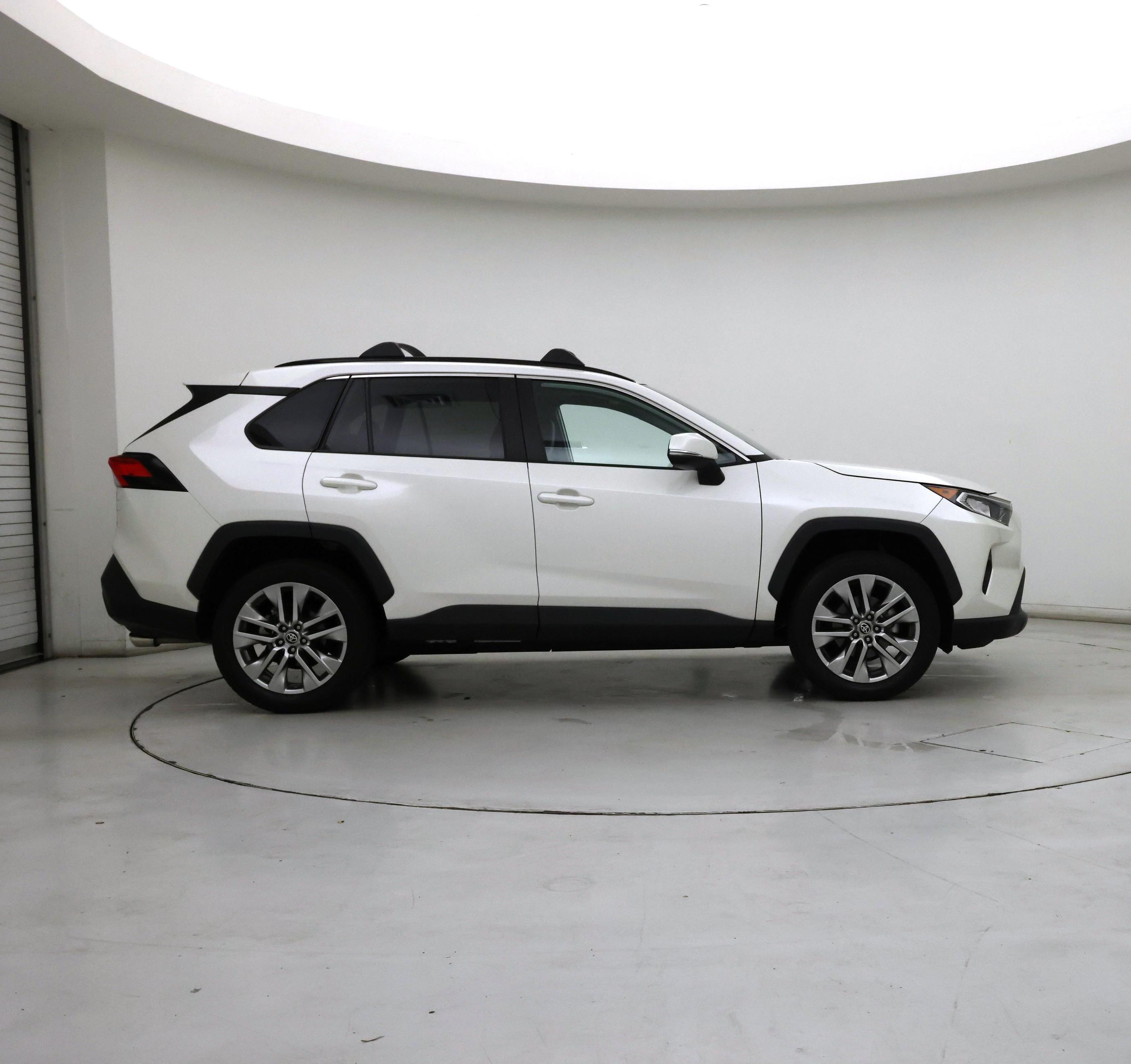 Thumbnail: 2021 Toyota RAV4 - 7