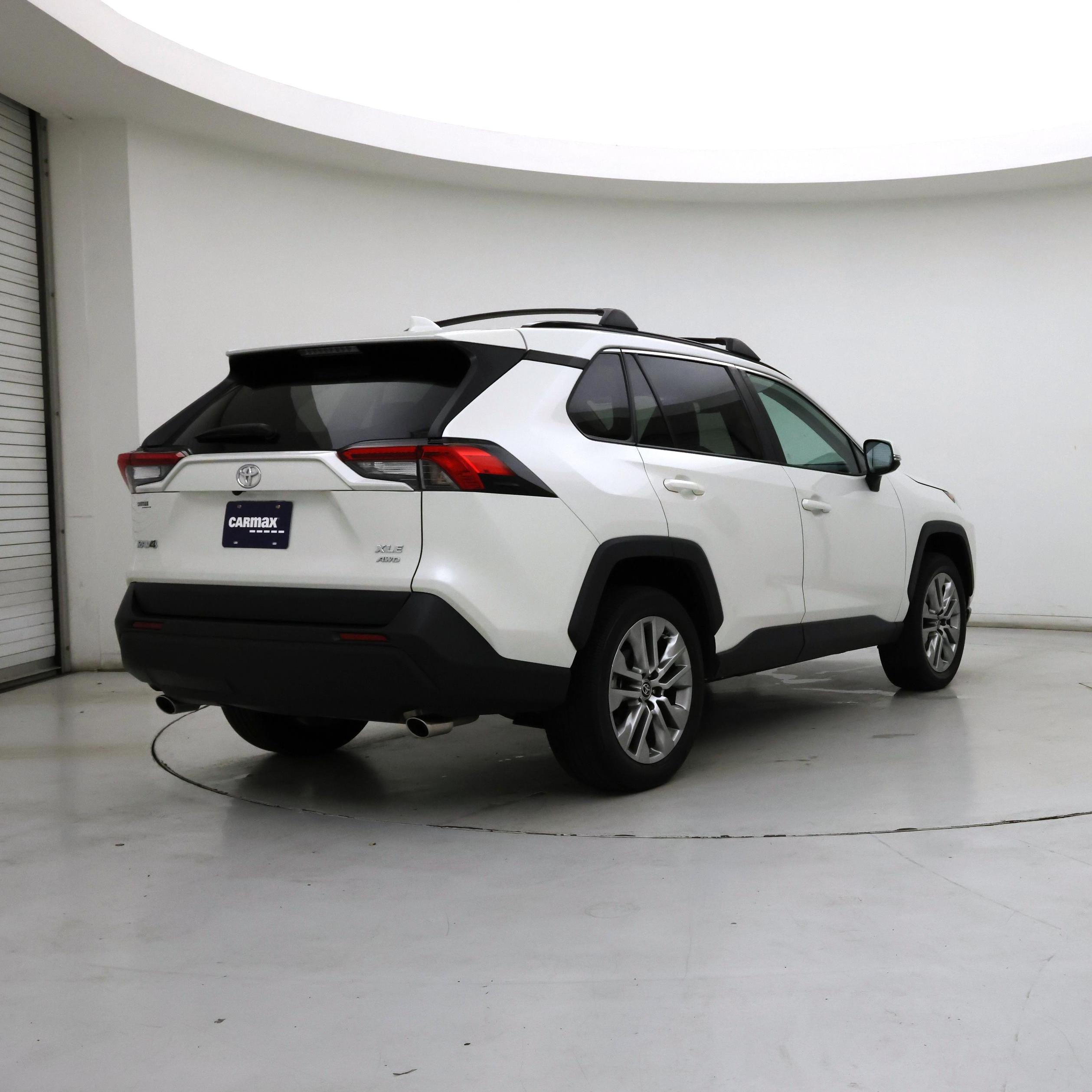 Thumbnail: 2021 Toyota RAV4 - 8