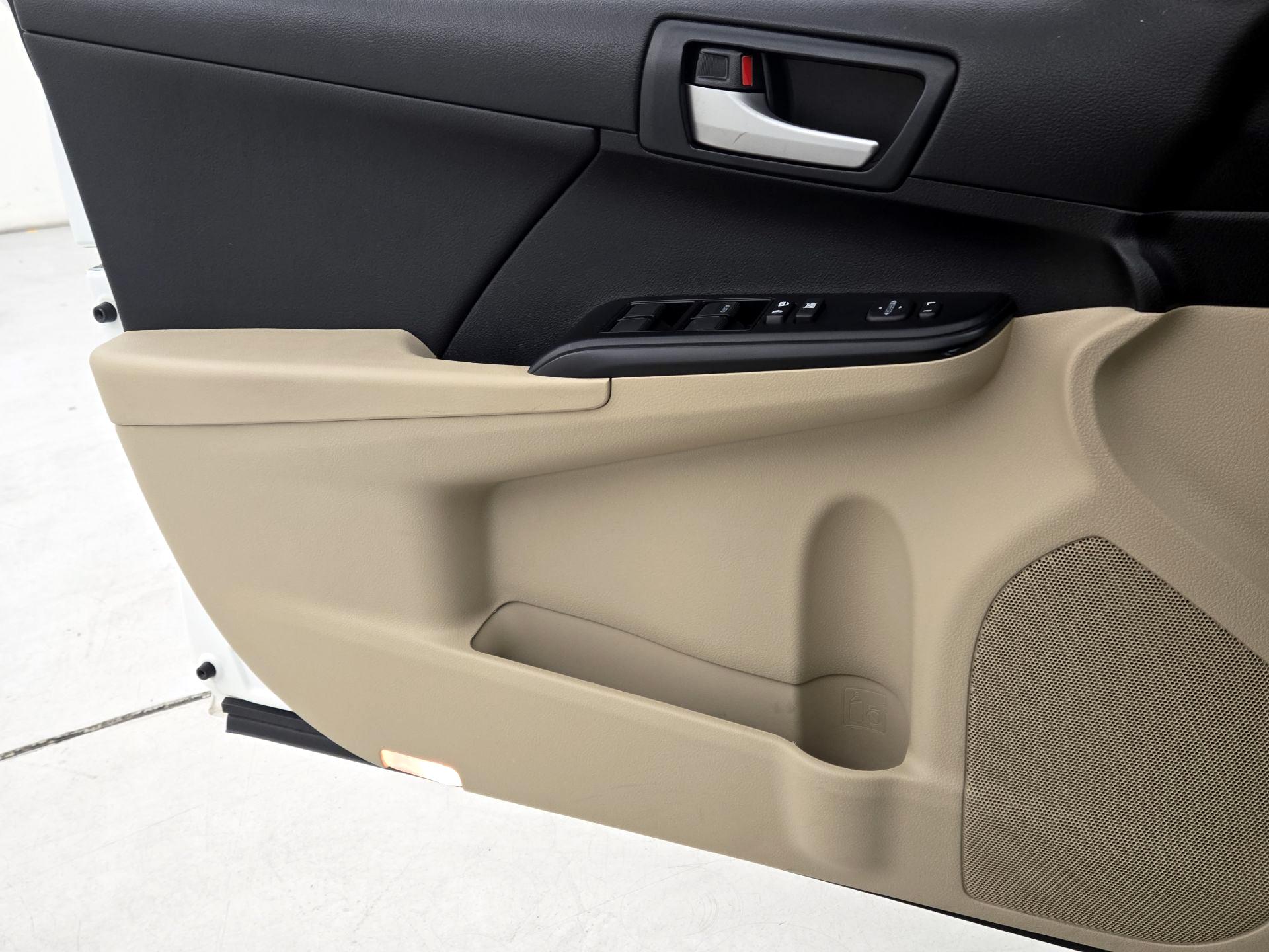 Thumbnail: 2014 Toyota Camry - 12