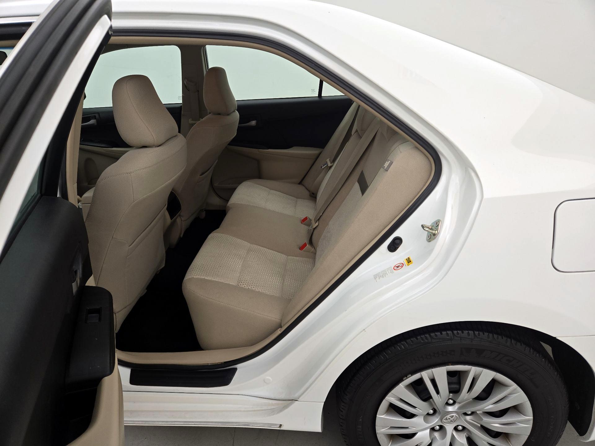 Thumbnail: 2014 Toyota Camry - 16