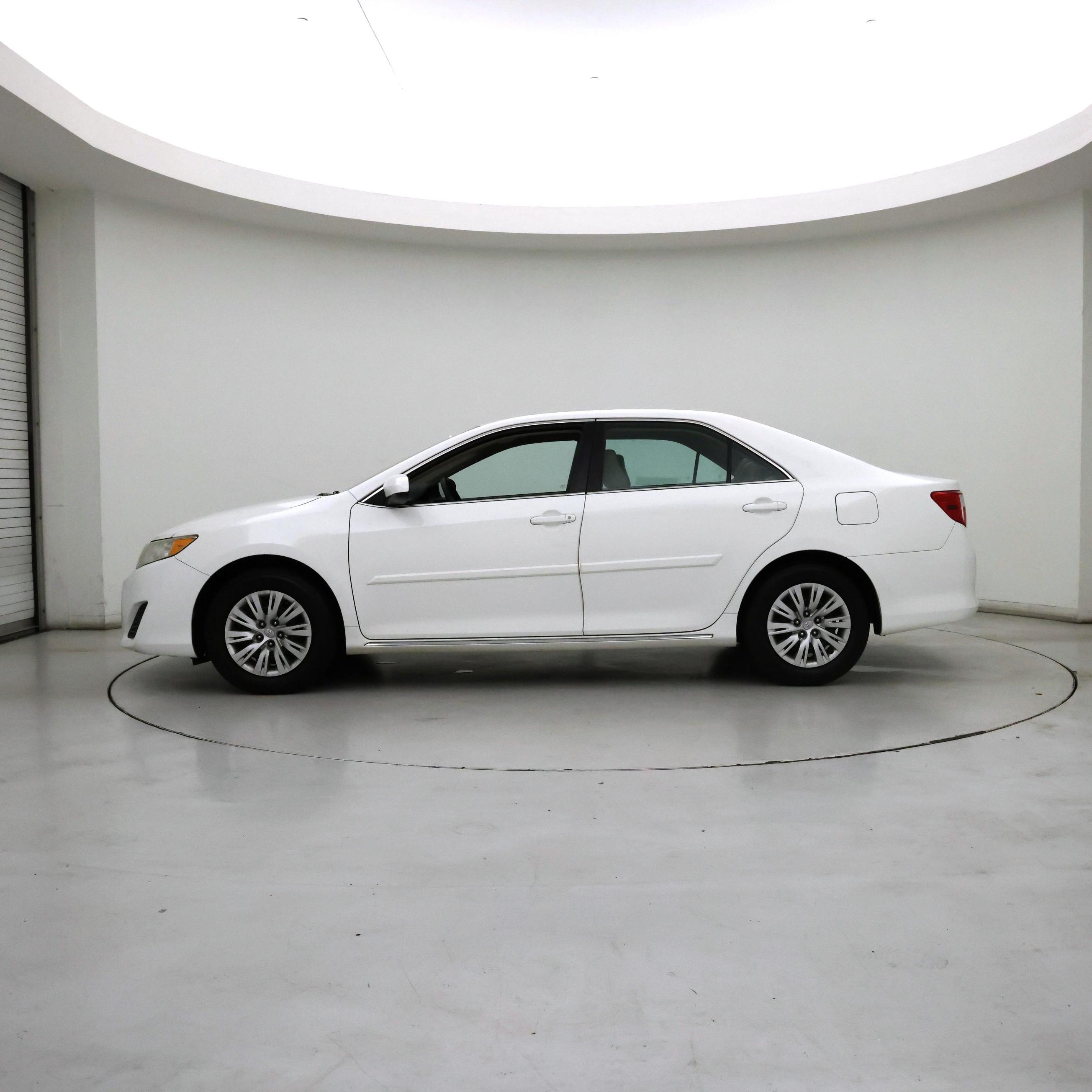 Thumbnail: 2014 Toyota Camry - 3