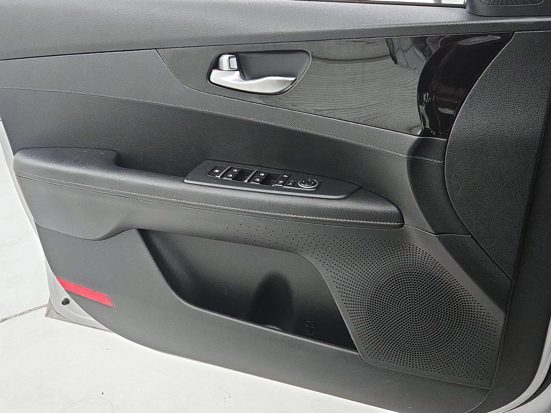 Thumbnail: 2019 Kia Forte - 12