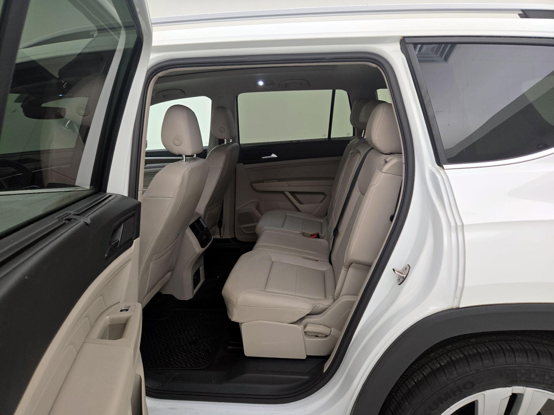 Thumbnail: 2021 Volkswagen Atlas - 17