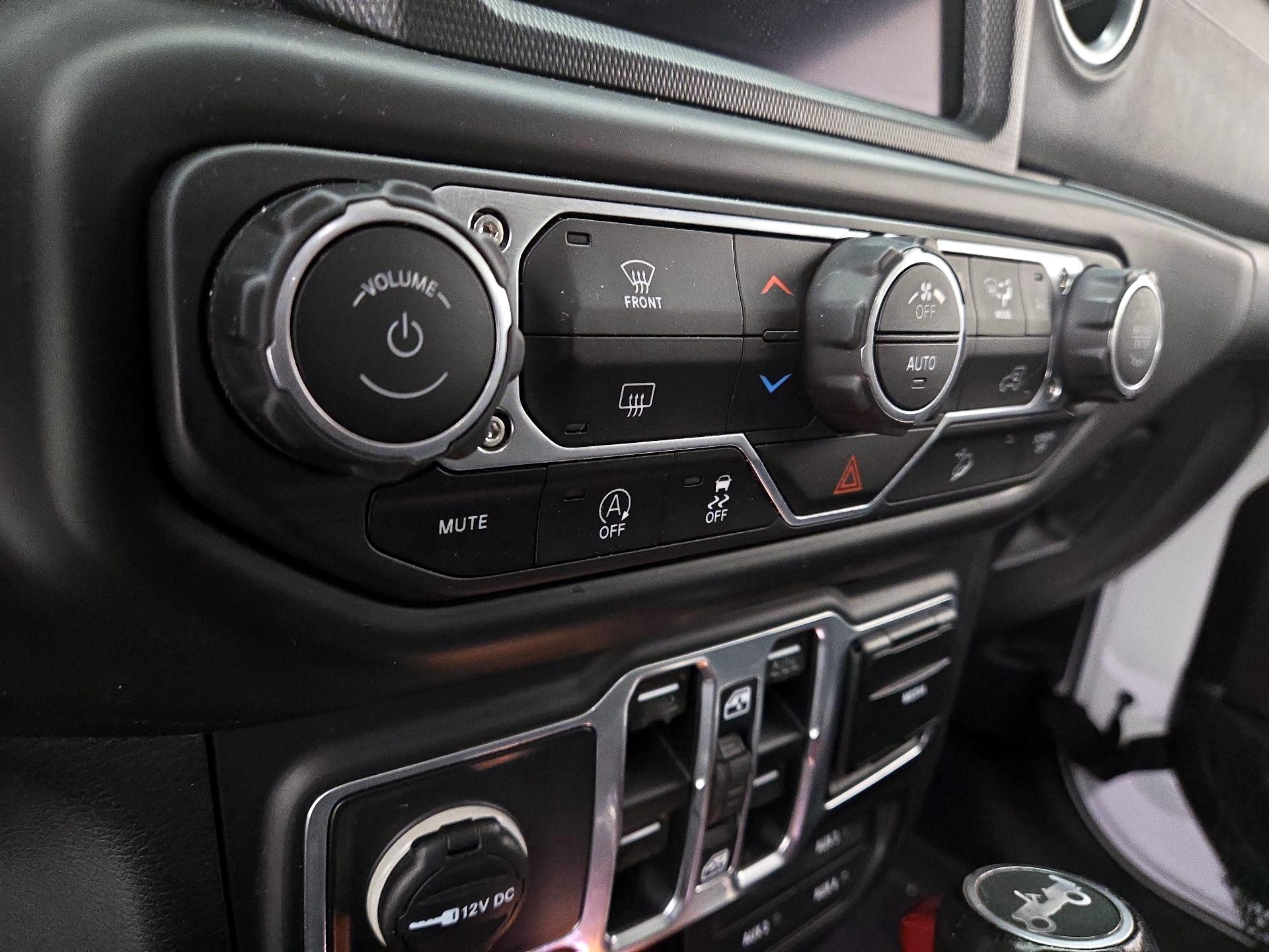 Thumbnail: 2018 Jeep Wrangler - 16