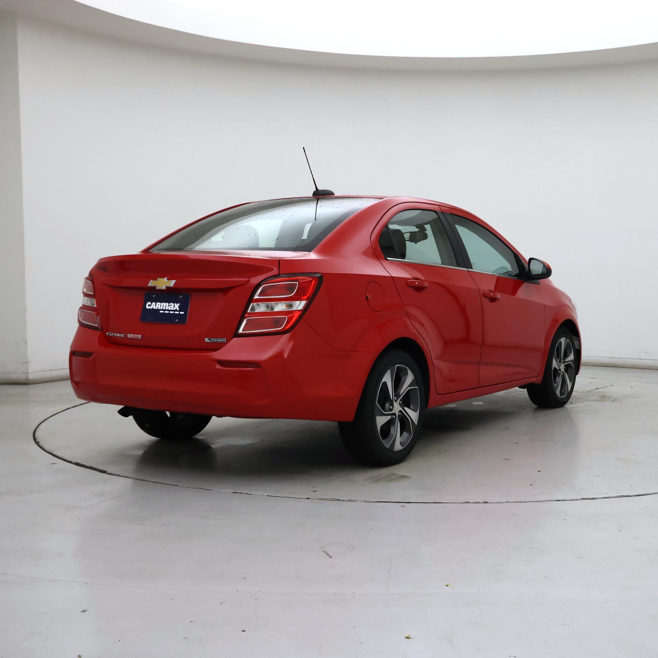 Thumbnail: 2017 Chevrolet Sonic - 8