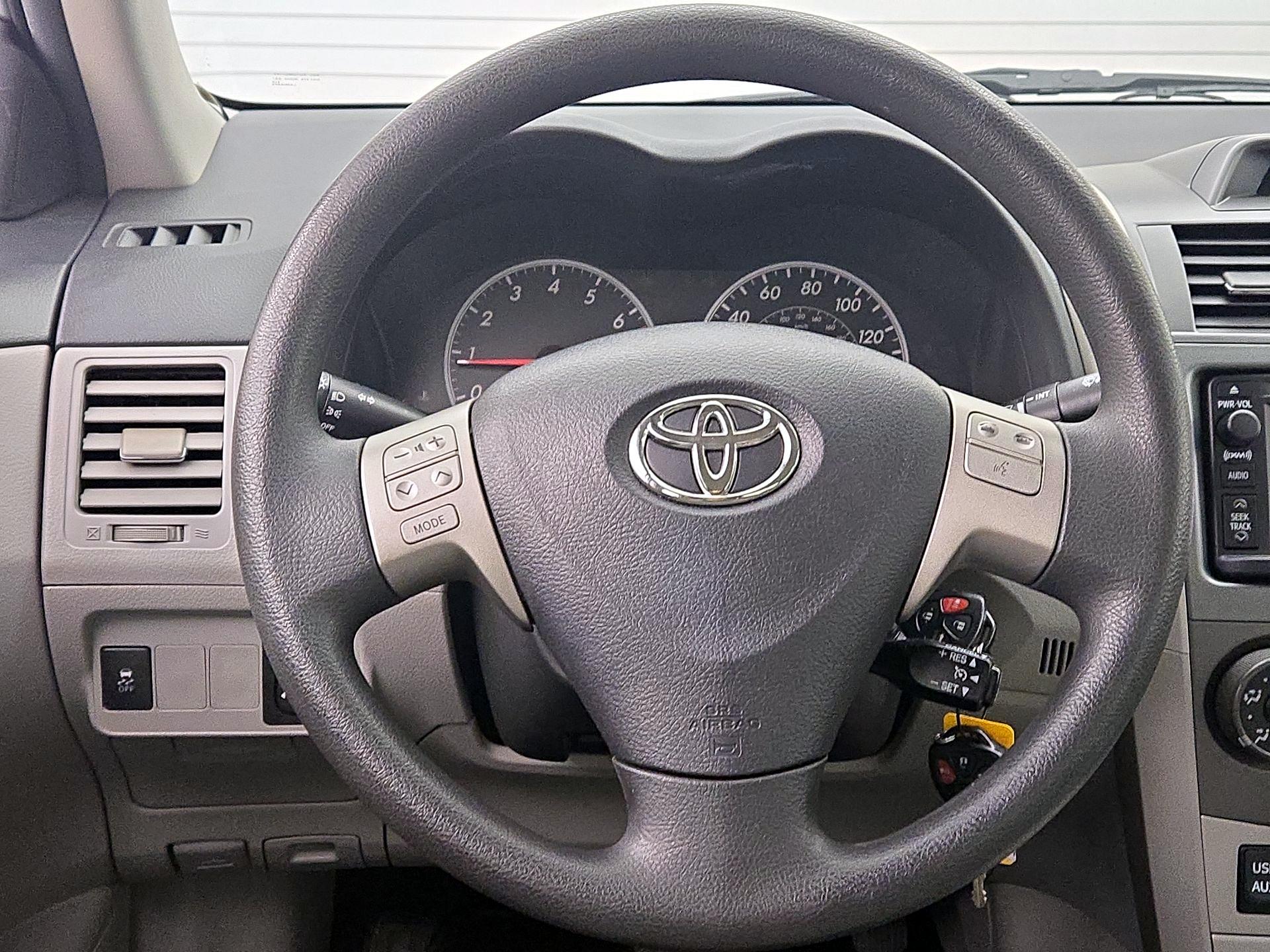 Thumbnail: 2013 Toyota Corolla - 10