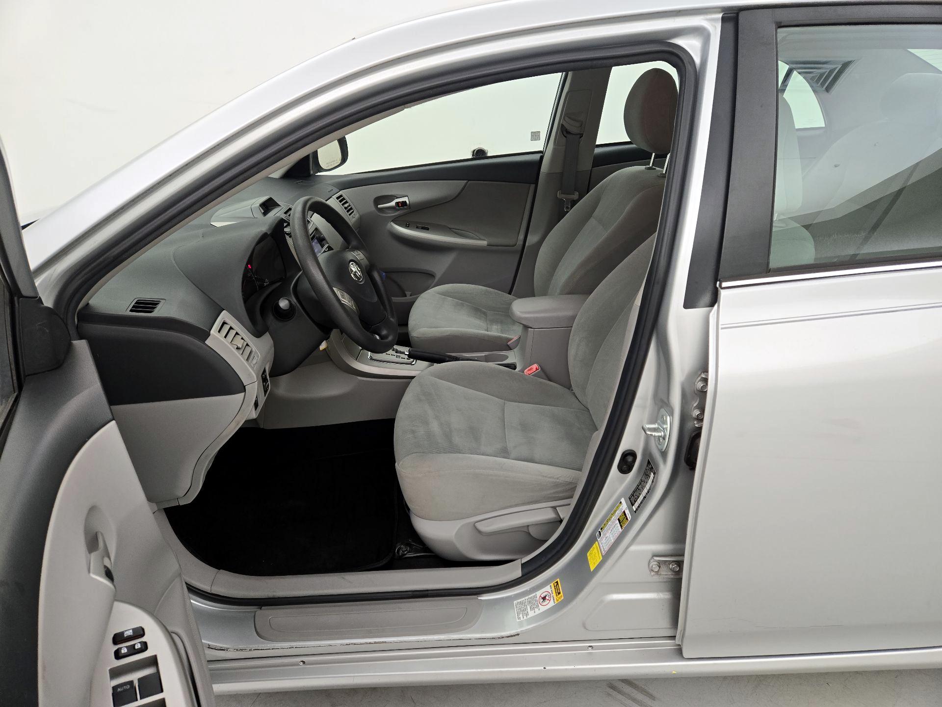 Thumbnail: 2013 Toyota Corolla - 11