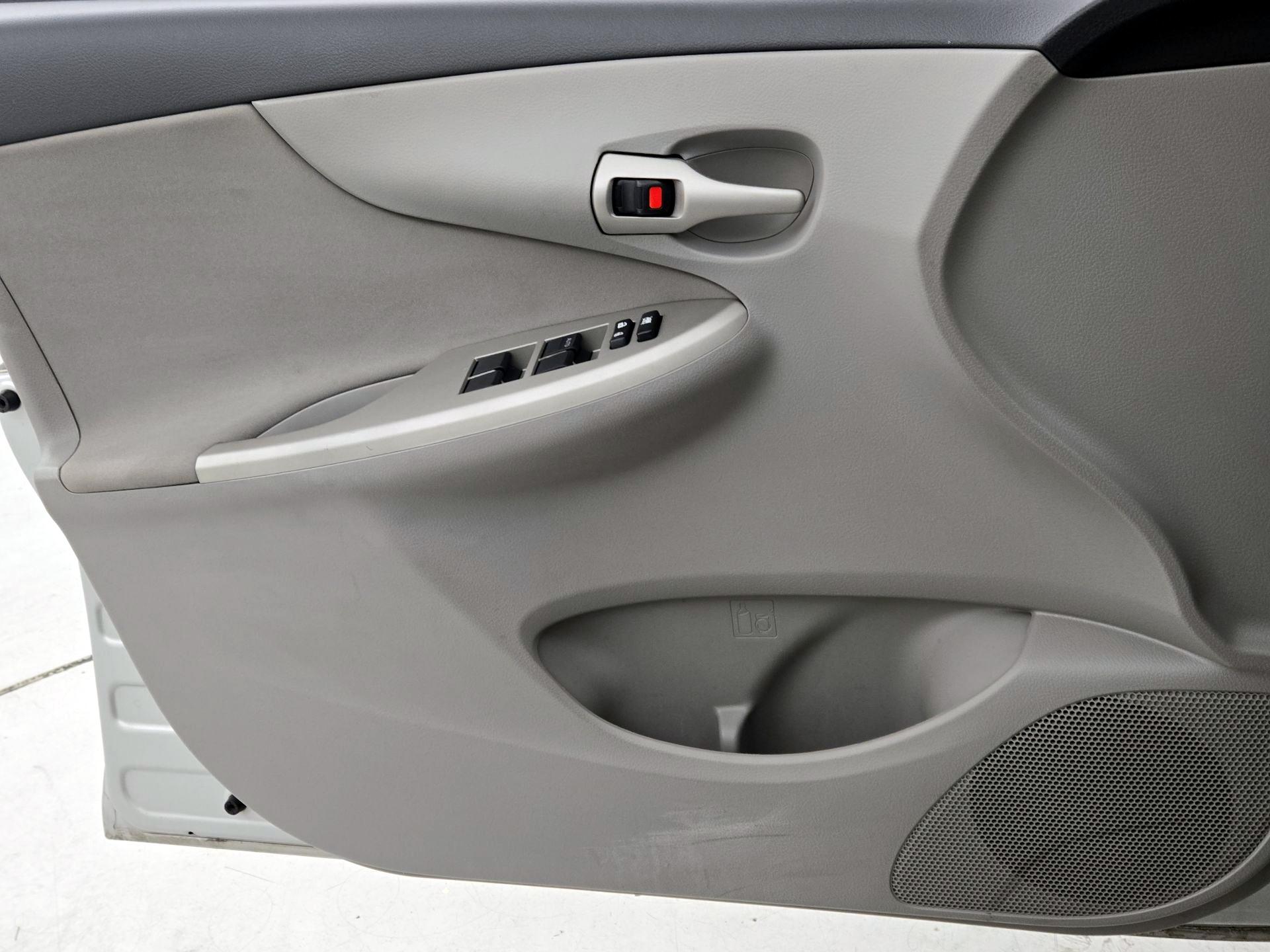 Thumbnail: 2013 Toyota Corolla - 12