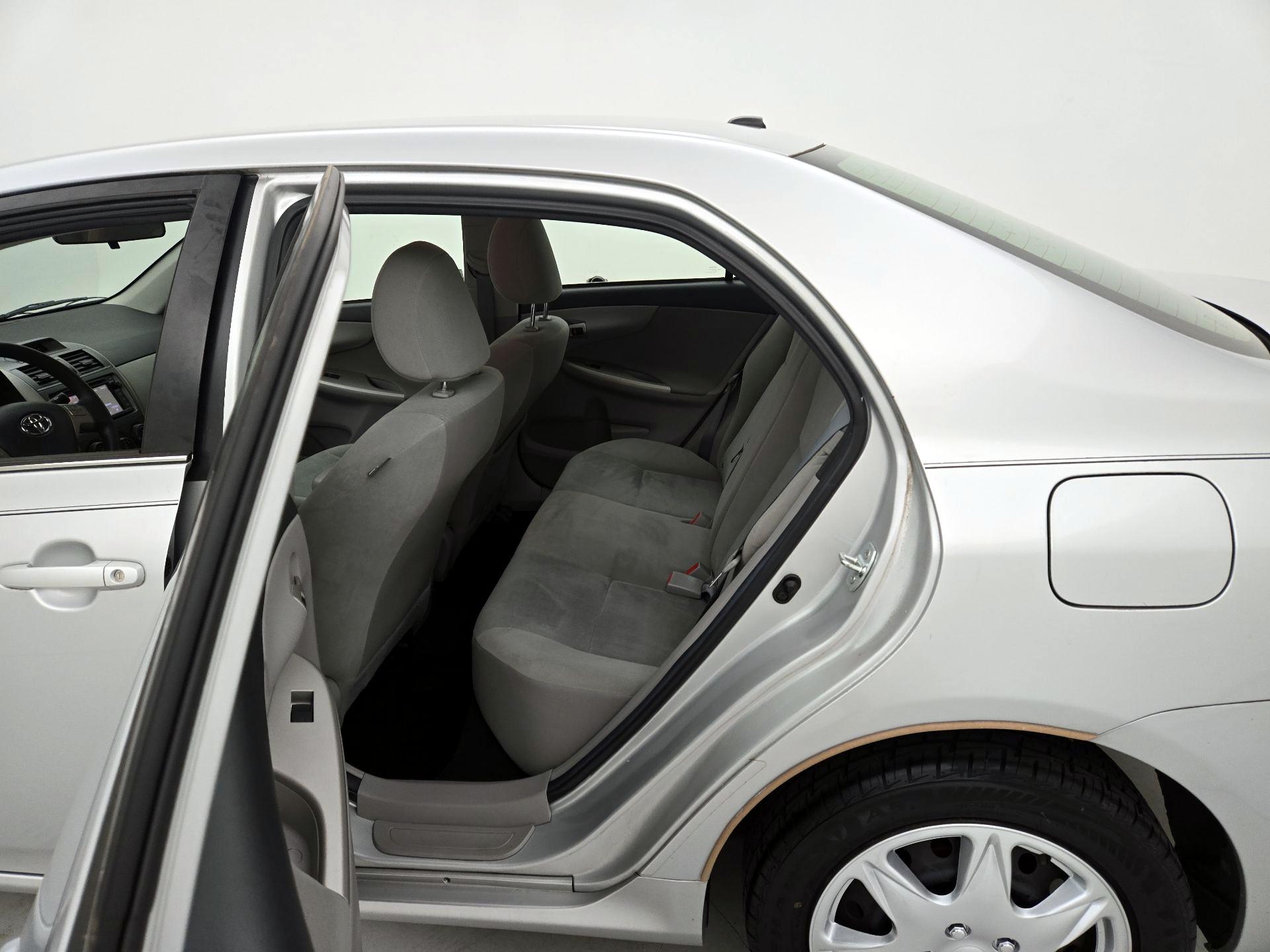Thumbnail: 2013 Toyota Corolla - 16